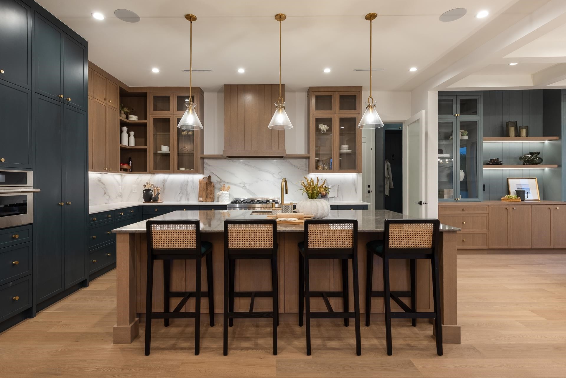2149 Palliser Avenue, Coquitlam, BC - Indoor Photo Showing Kitchen With Upgraded Kitchen