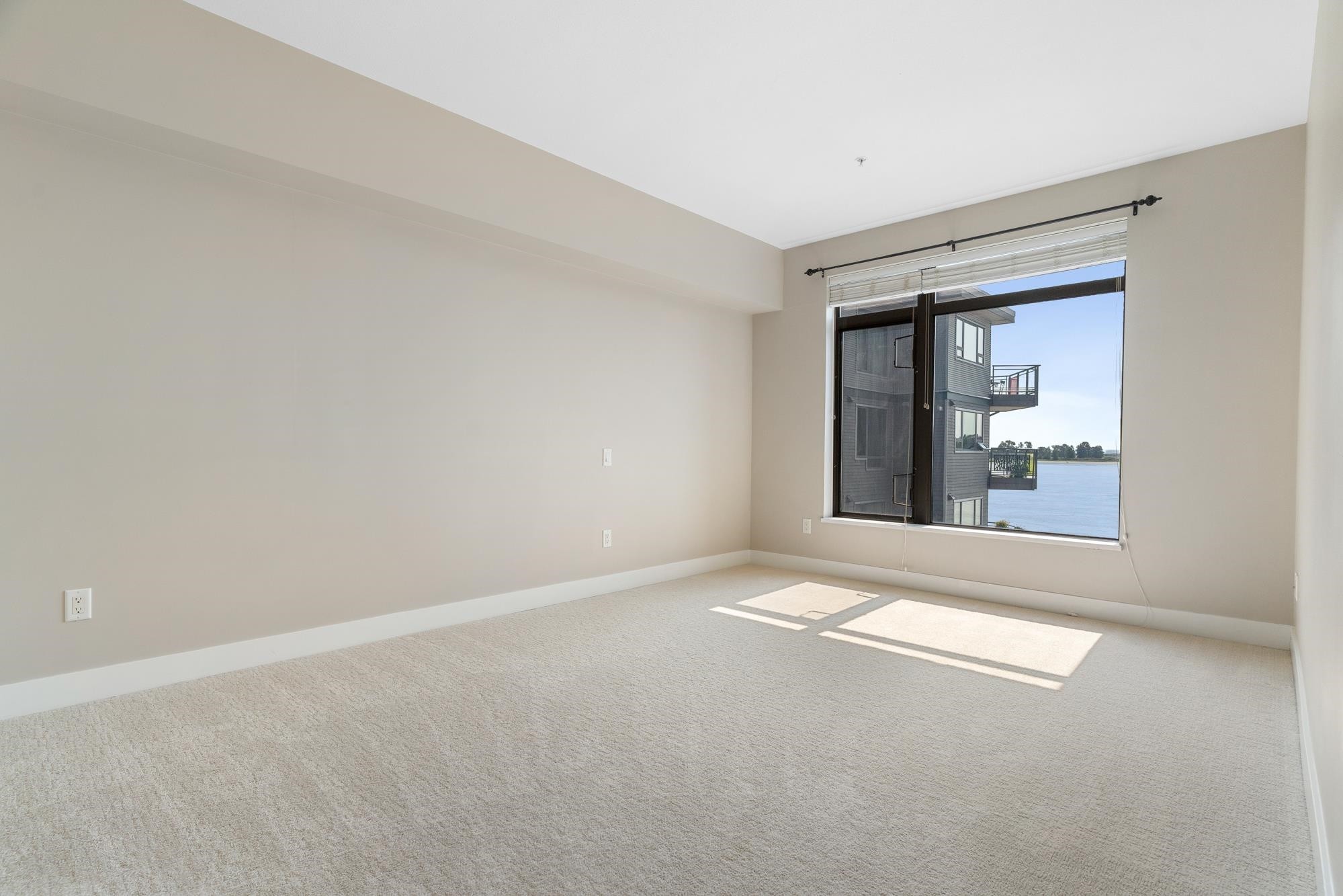 302-14200 Riverport Way, Richmond, BC - Indoor Photo Showing Other Room