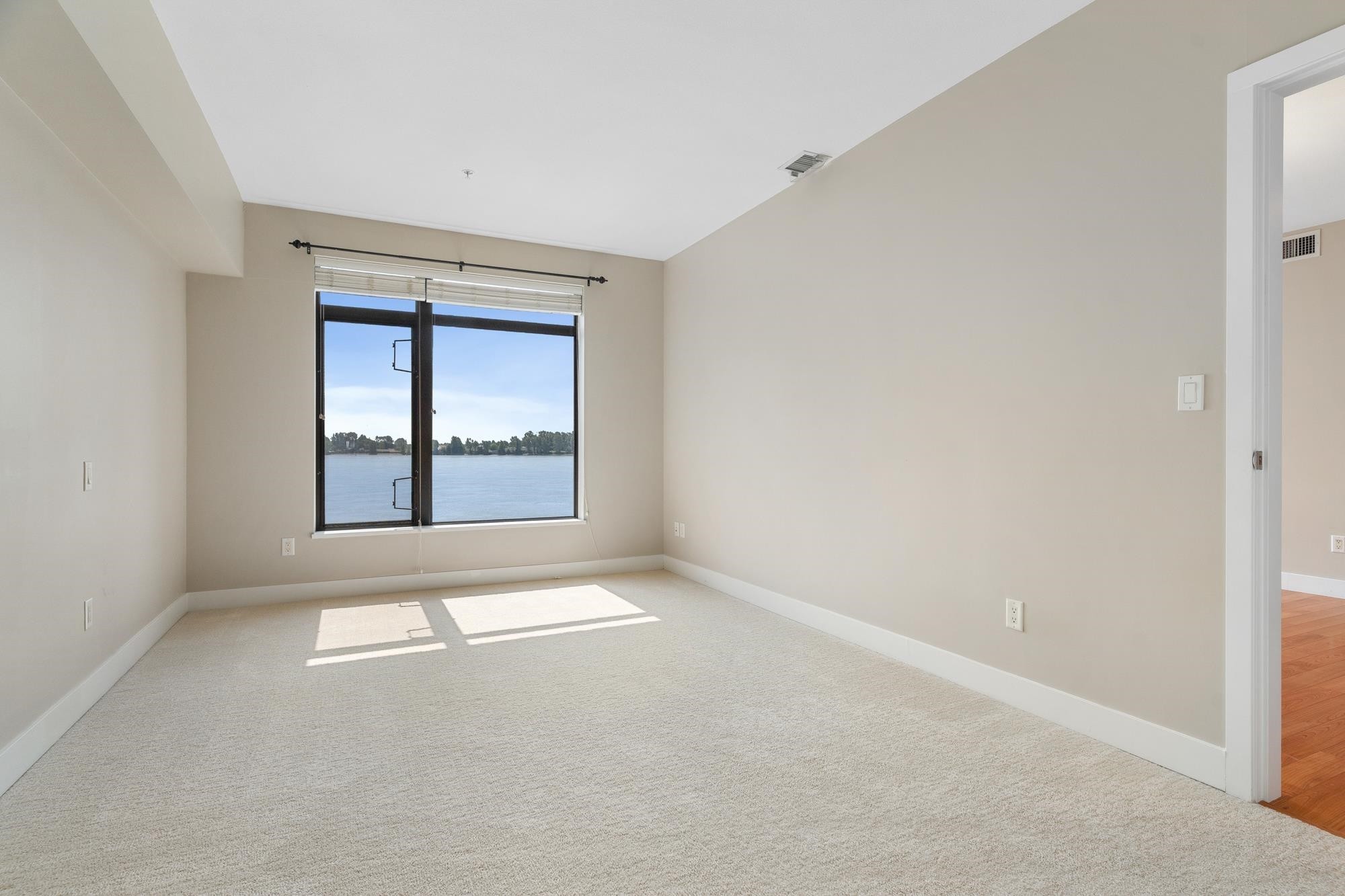 302-14200 Riverport Way, Richmond, BC - Indoor Photo Showing Other Room