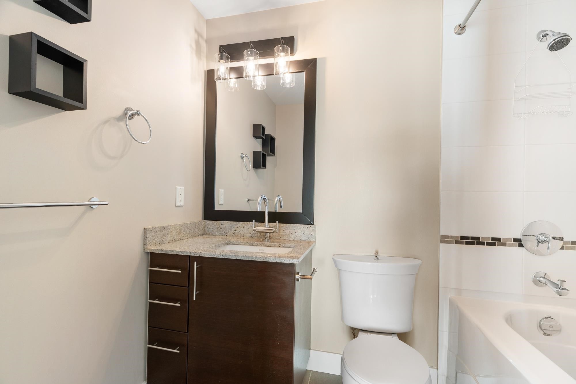 302-14200 Riverport Way, Richmond, BC - Indoor Photo Showing Bathroom