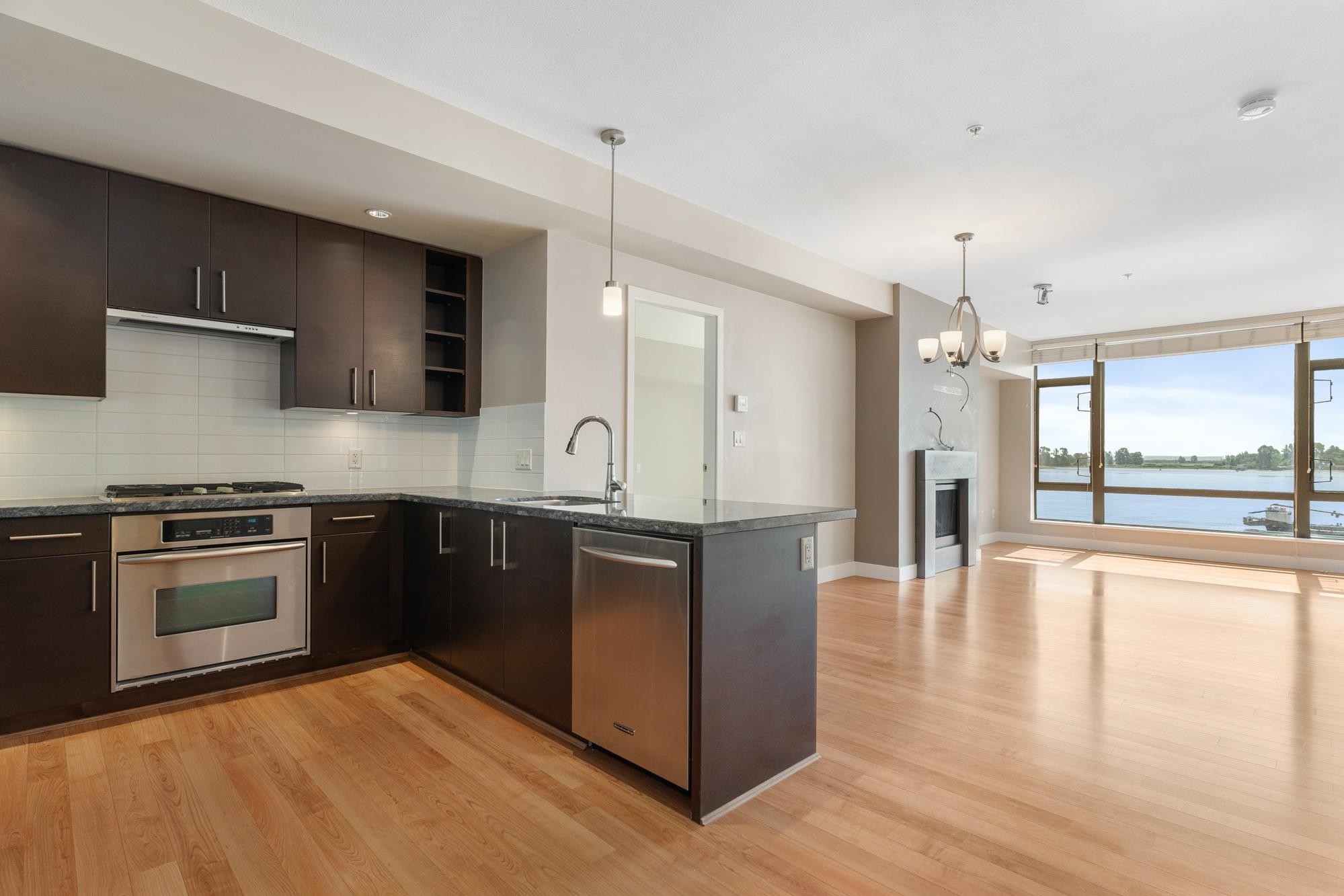 302-14200 Riverport Way, Richmond, BC - Indoor Photo Showing Kitchen With Upgraded Kitchen