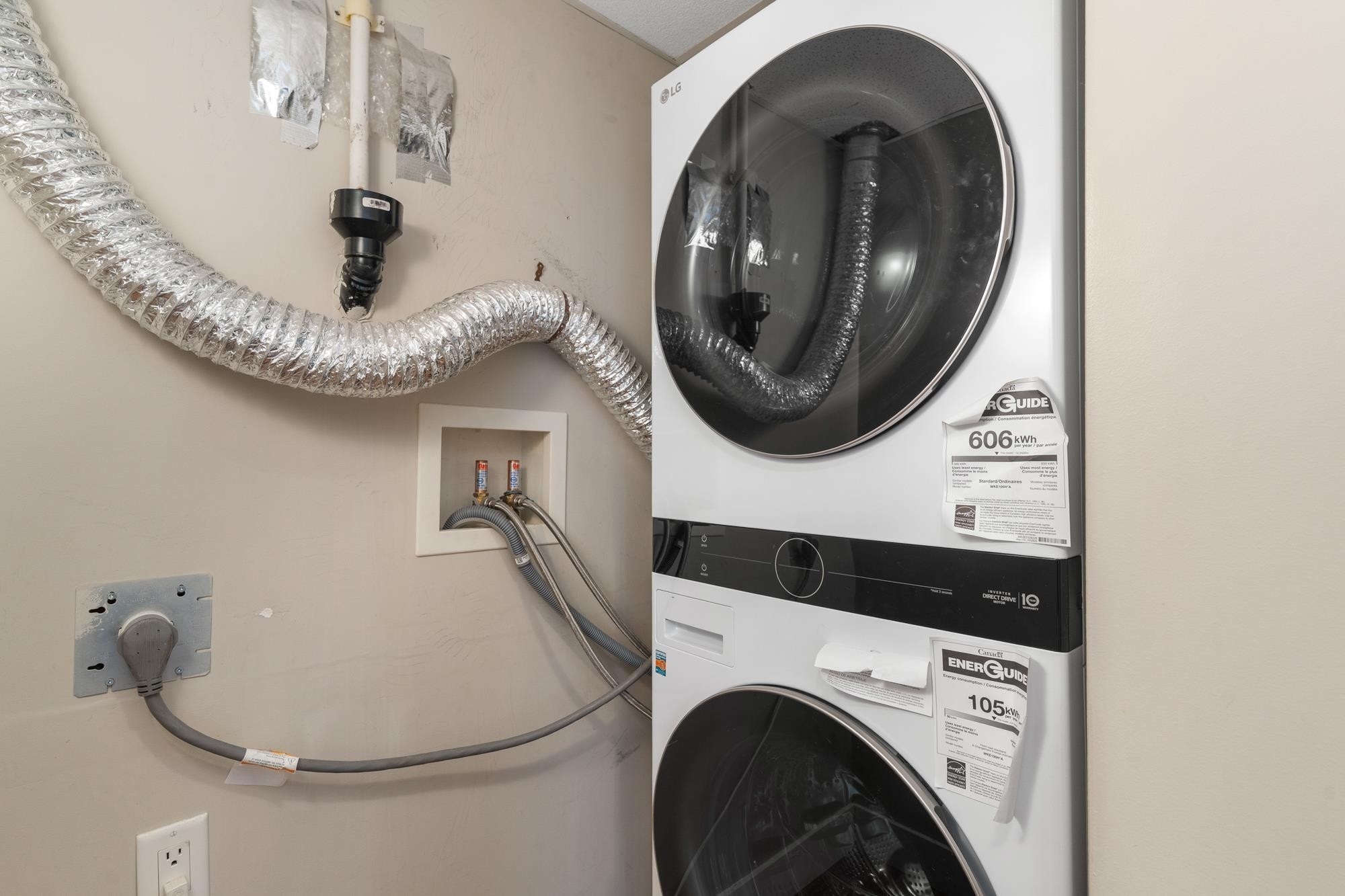 302-14200 Riverport Way, Richmond, BC - Indoor Photo Showing Laundry Room