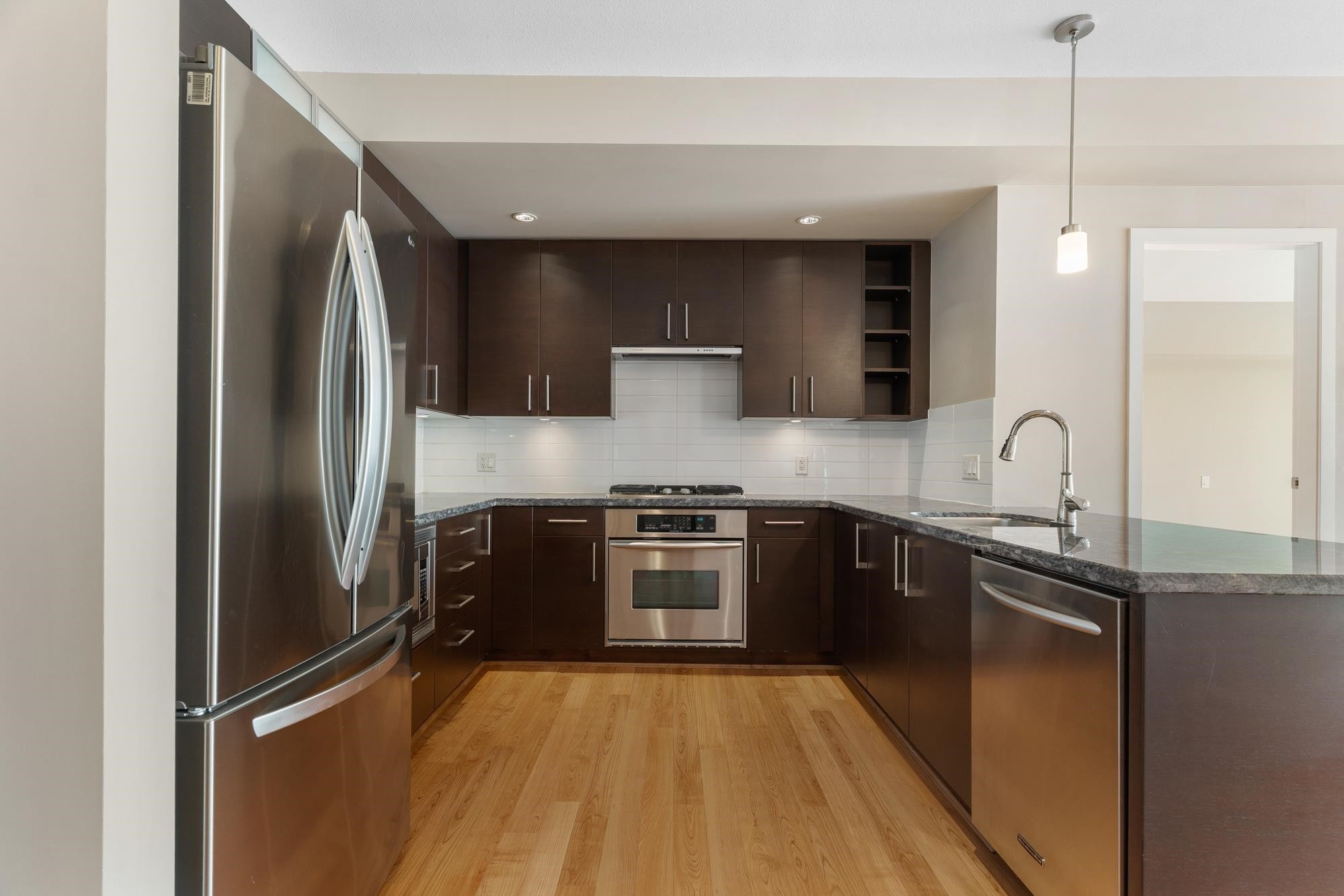 302-14200 Riverport Way, Richmond, BC - Indoor Photo Showing Kitchen With Upgraded Kitchen