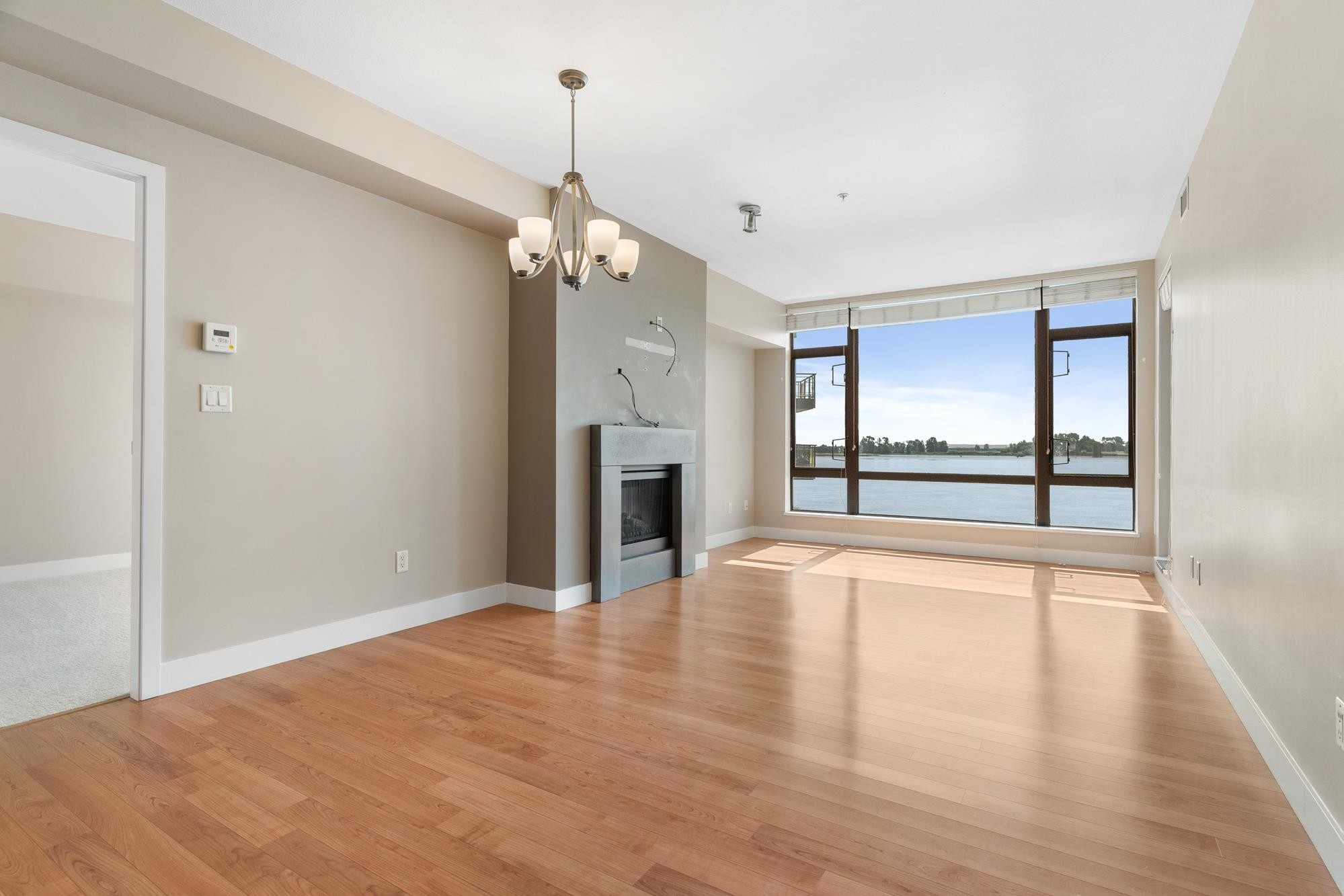 302-14200 Riverport Way, Richmond, BC - Indoor With Fireplace