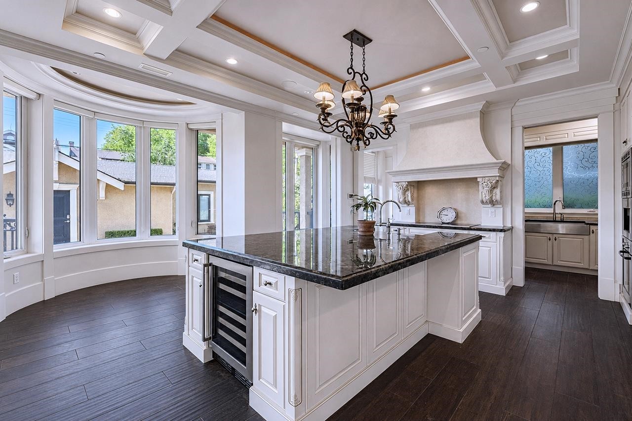 3178 23Rd Avenue W, Vancouver, BC - Indoor Photo Showing Kitchen With Upgraded Kitchen