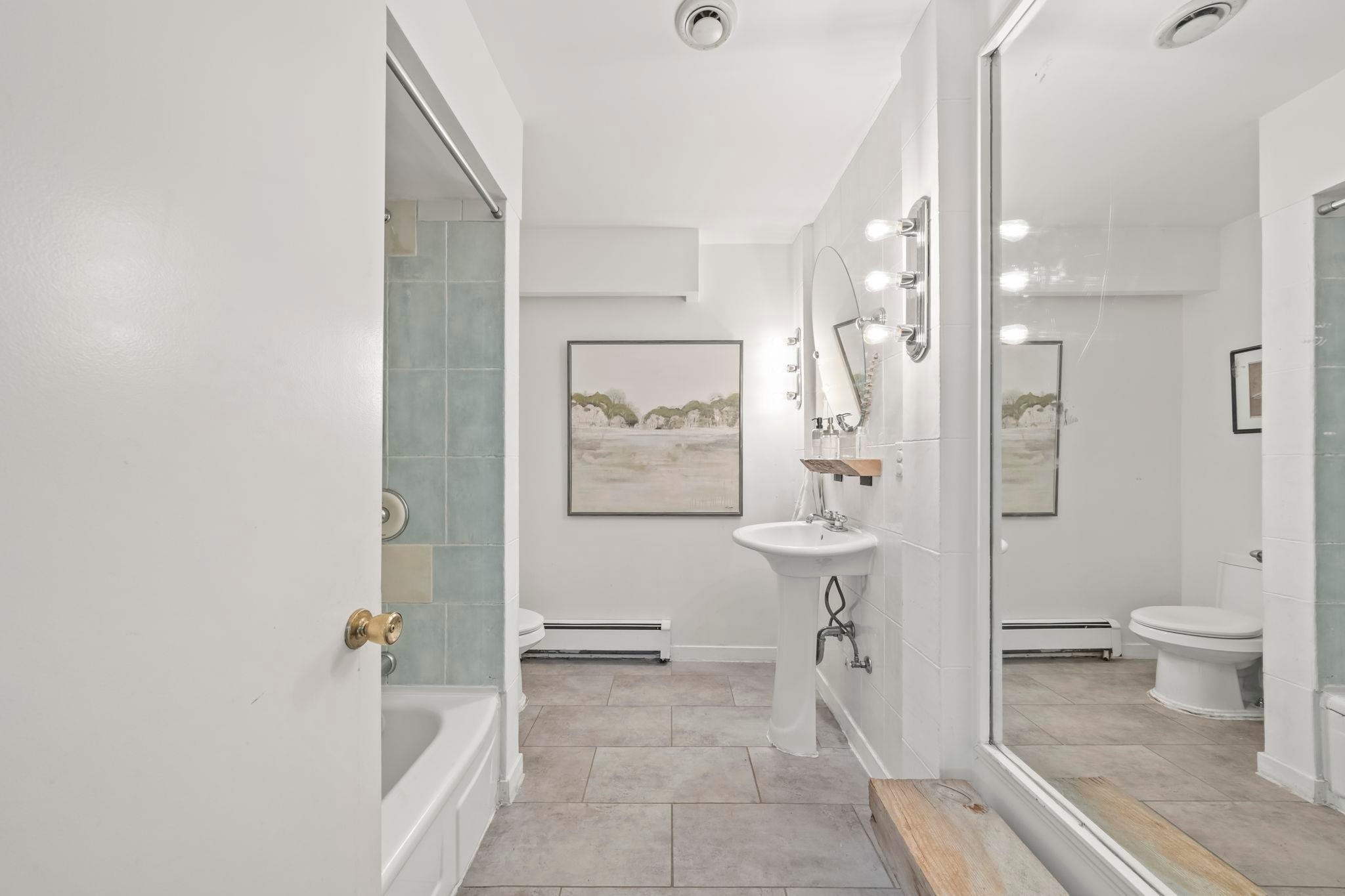 507 Jefferson Avenue, Coquitlam, BC - Indoor Photo Showing Bathroom