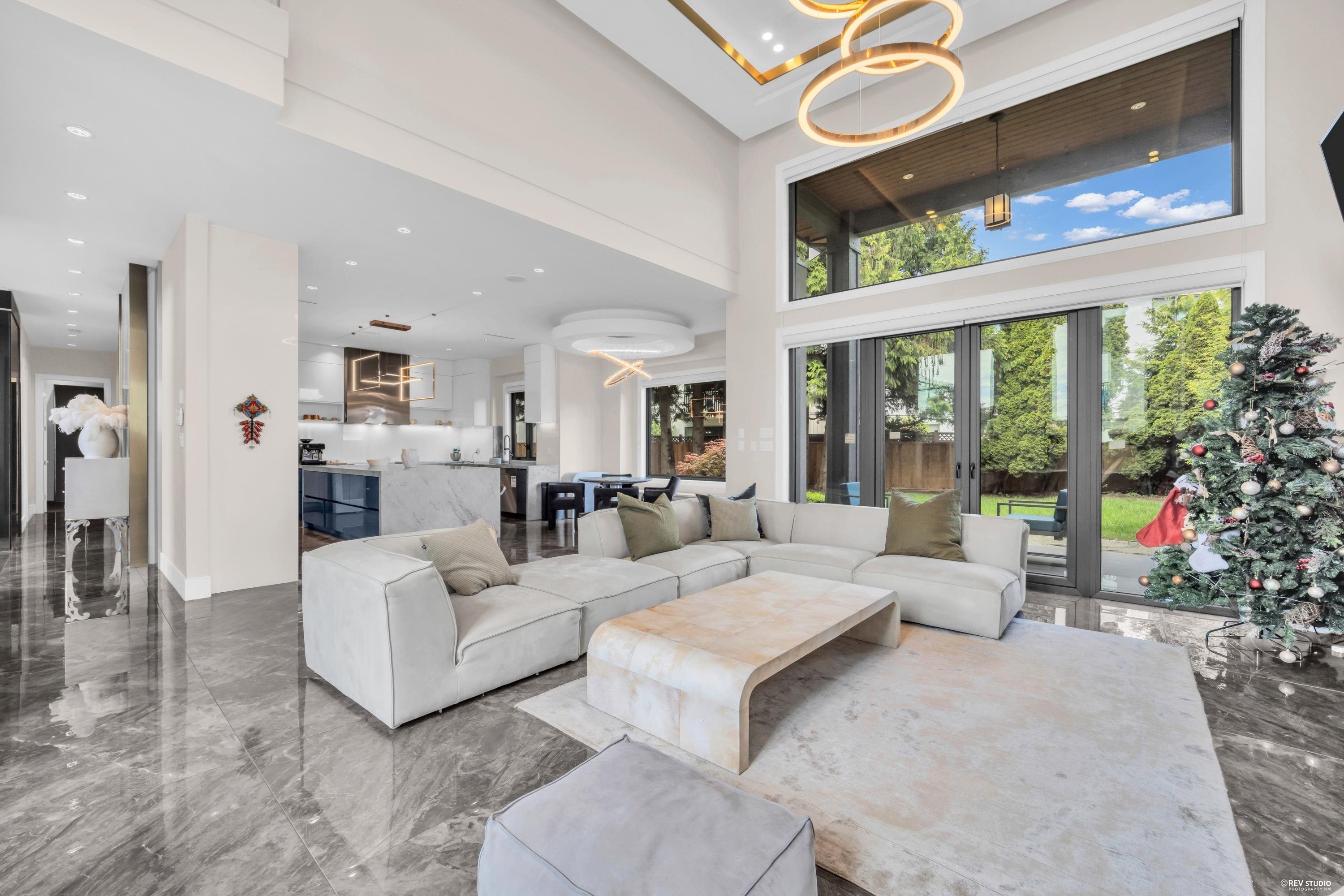 7280 Lombard Road, Richmond, BC - Indoor Photo Showing Living Room