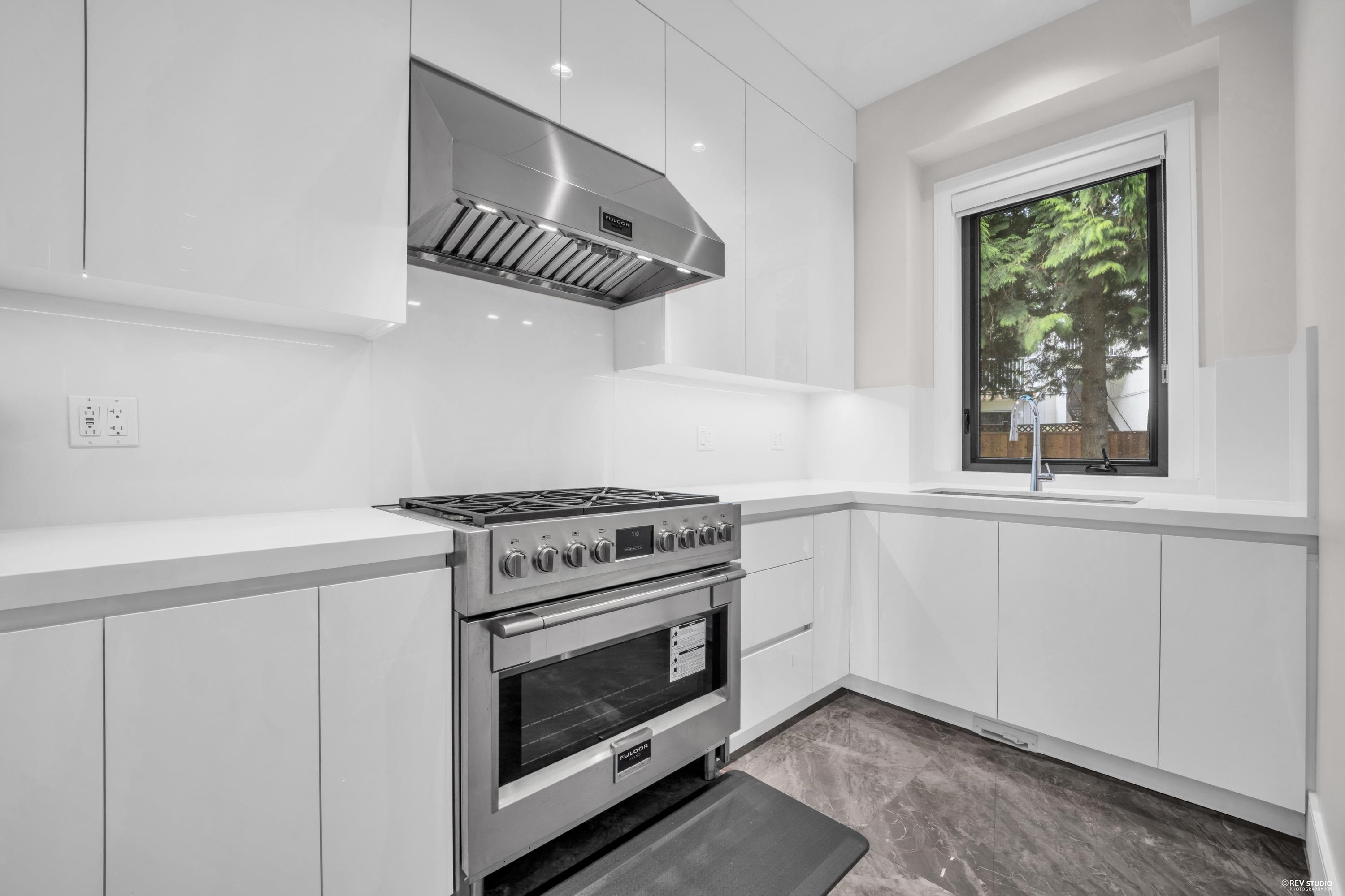 7280 Lombard Road, Richmond, BC - Indoor Photo Showing Kitchen