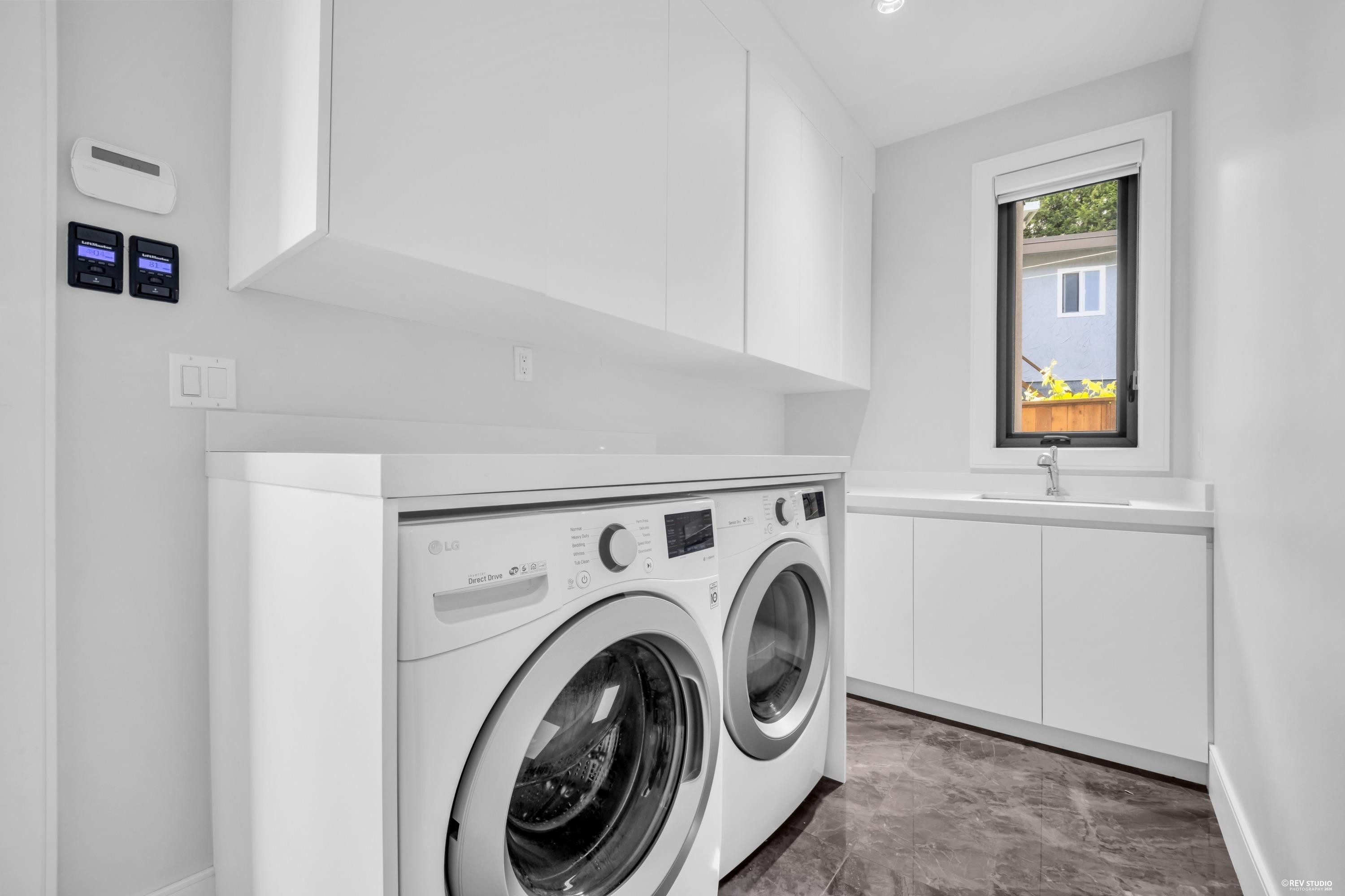 7280 Lombard Road, Richmond, BC - Indoor Photo Showing Laundry Room