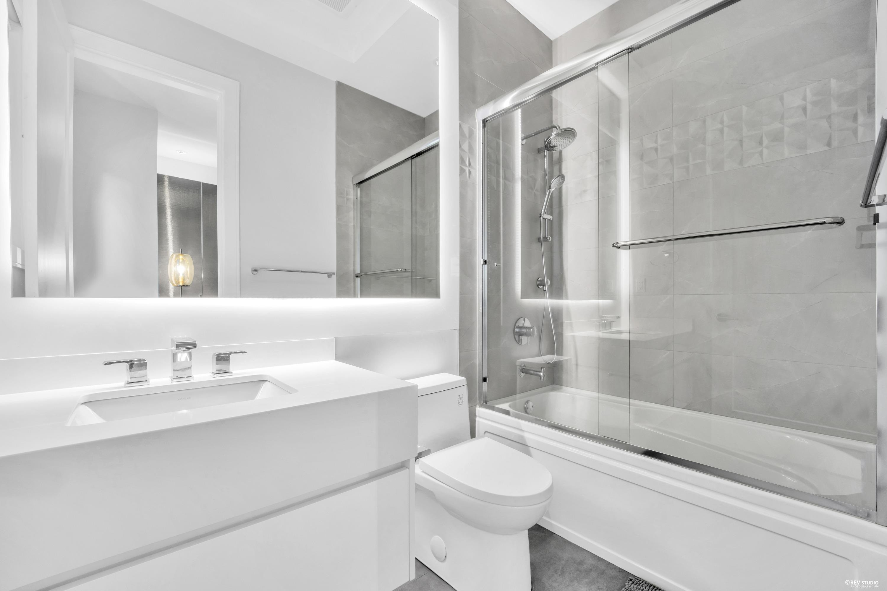 7280 Lombard Road, Richmond, BC - Indoor Photo Showing Bathroom