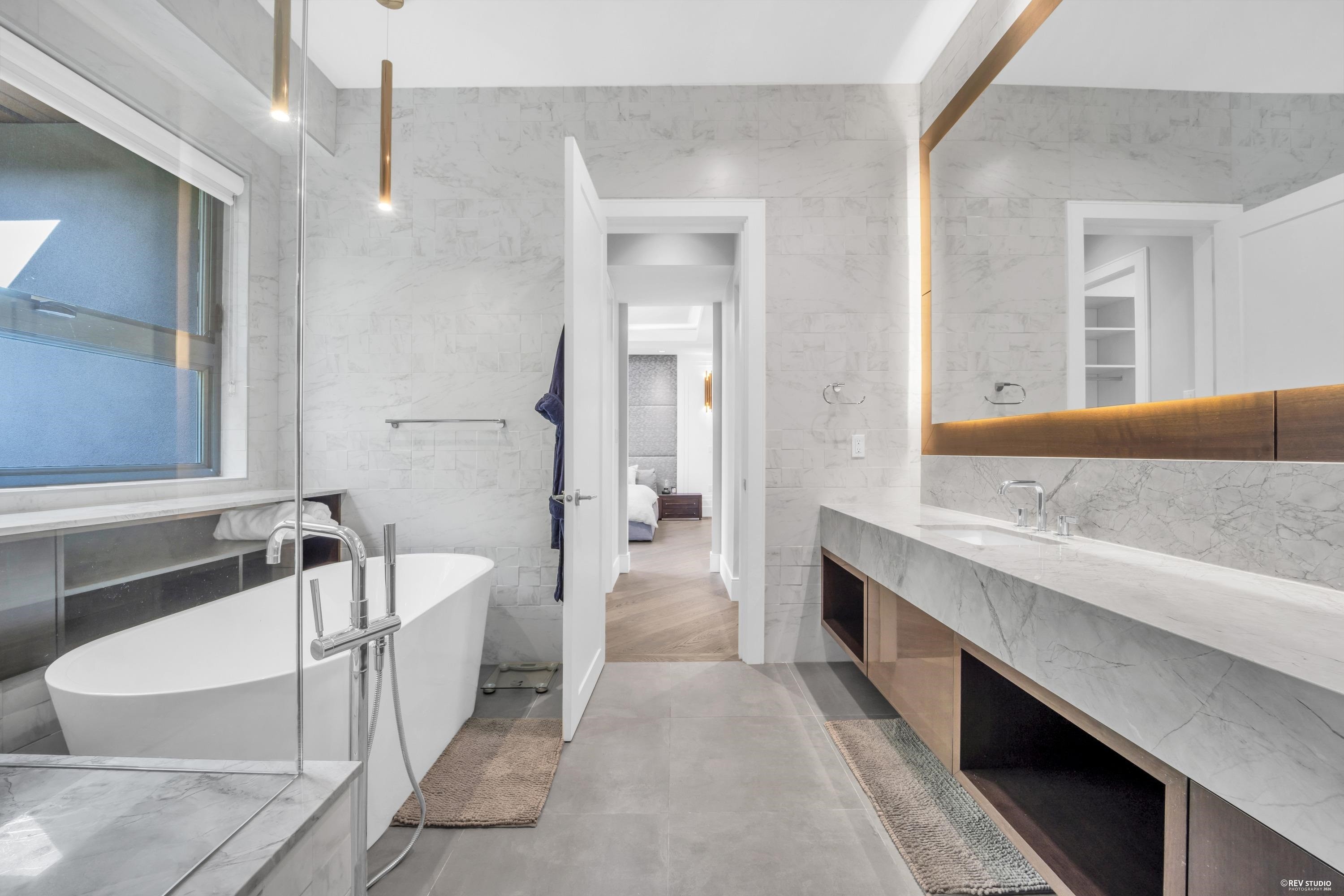 7280 Lombard Road, Richmond, BC - Indoor Photo Showing Bathroom