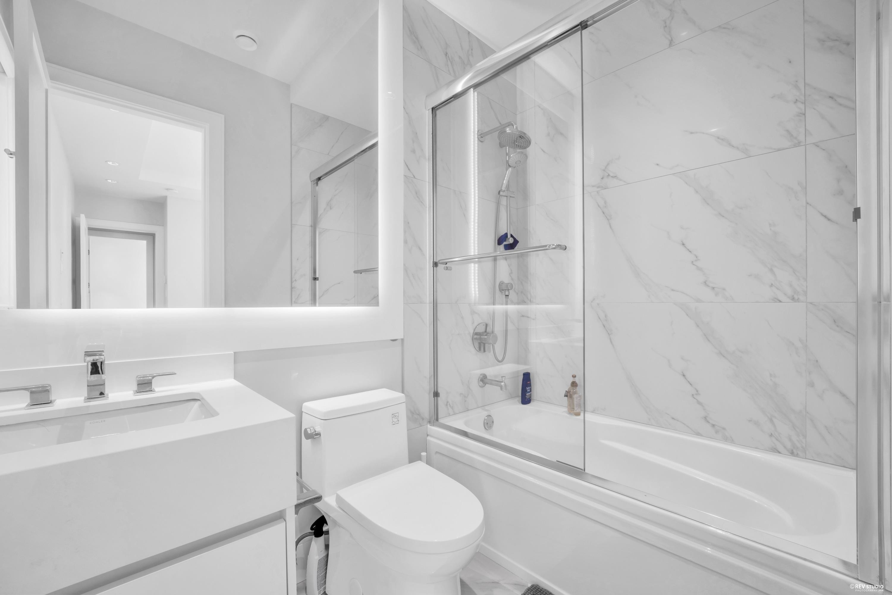 7280 Lombard Road, Richmond, BC - Indoor Photo Showing Bathroom