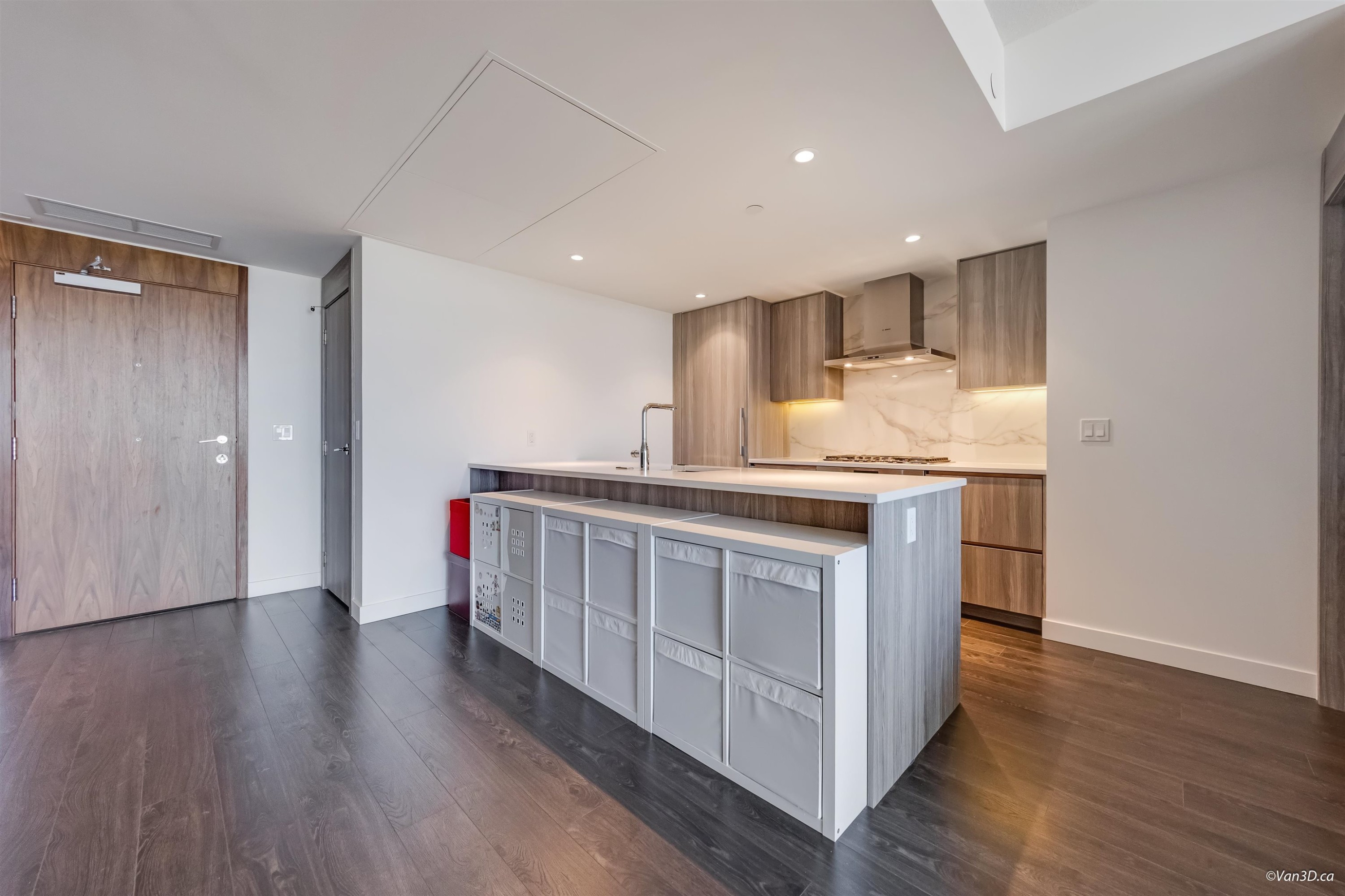 1096-8671 Hazelbridge Way, Richmond, BC - Indoor Photo Showing Kitchen