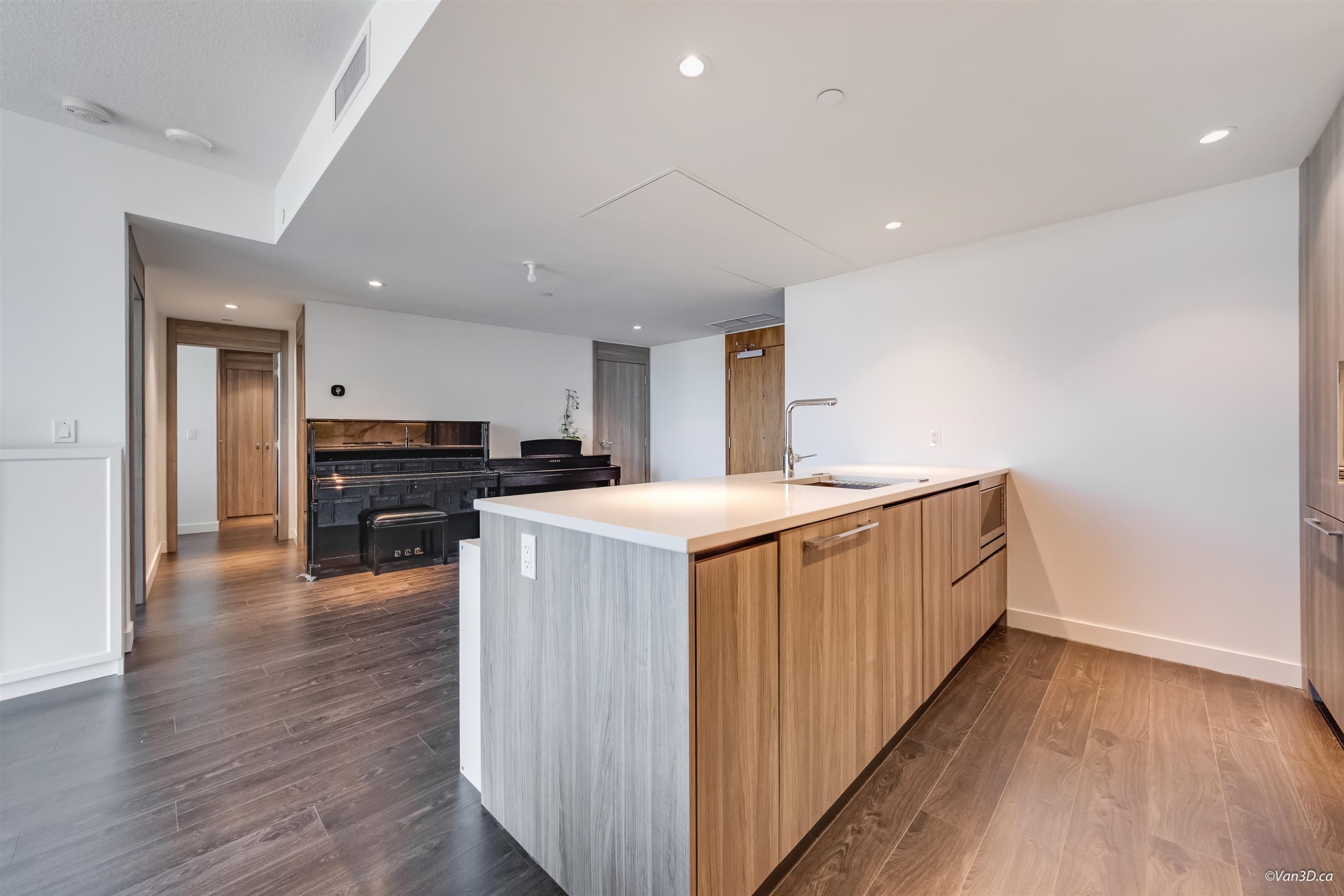 1096-8671 Hazelbridge Way, Richmond, BC - Indoor Photo Showing Kitchen With Upgraded Kitchen