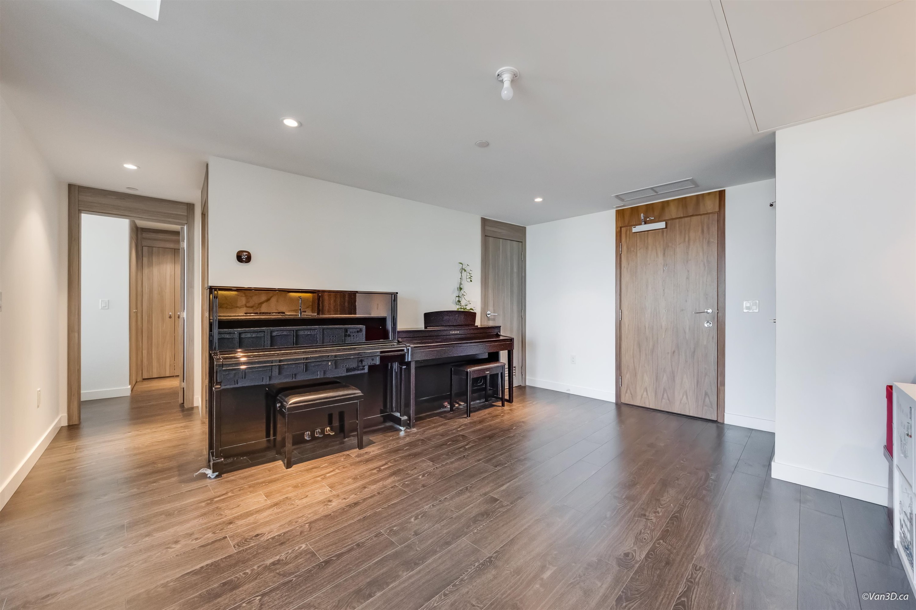 1096-8671 Hazelbridge Way, Richmond, BC - Indoor Photo Showing Other Room