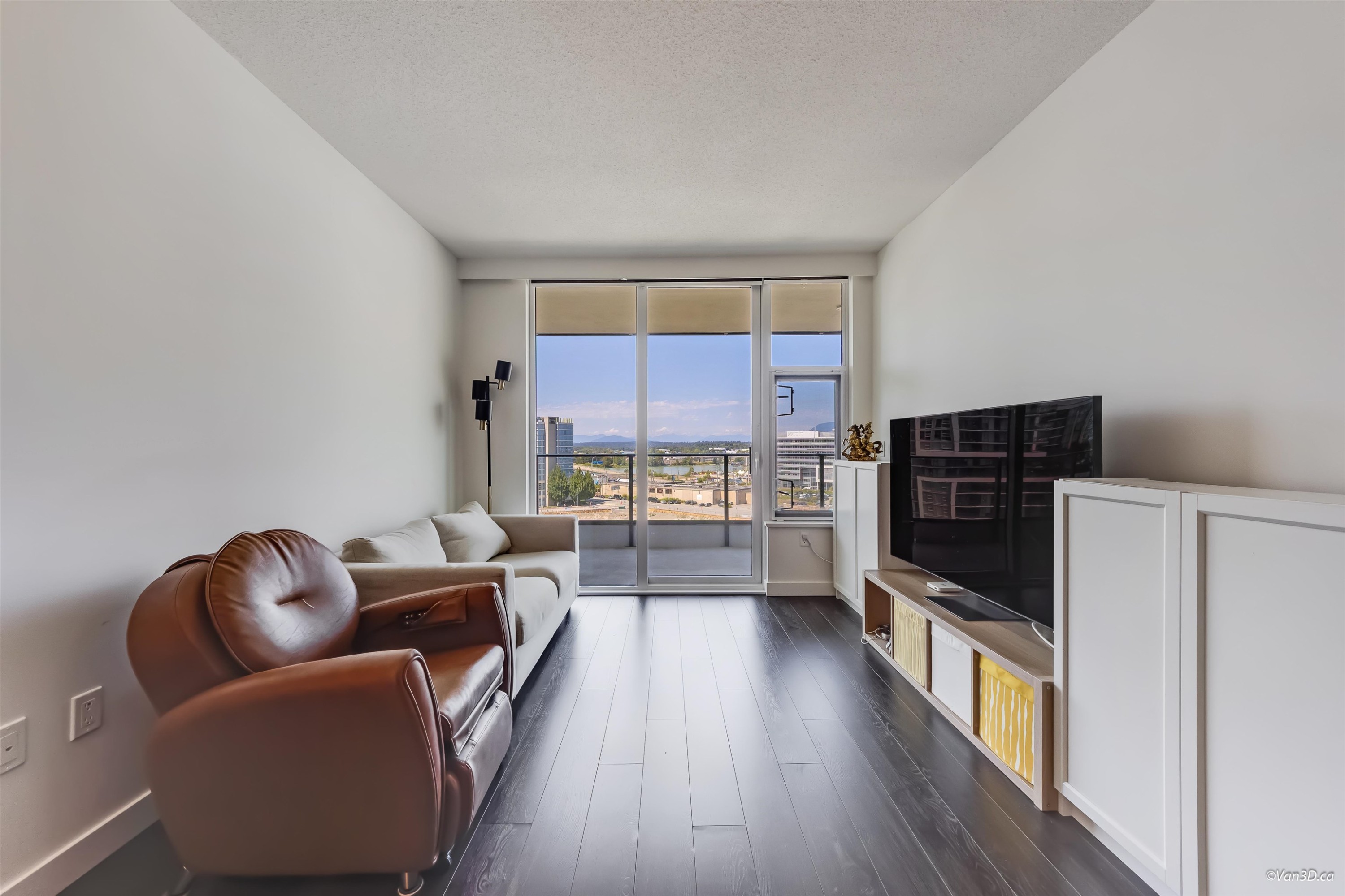 1096-8671 Hazelbridge Way, Richmond, BC - Indoor Photo Showing Living Room