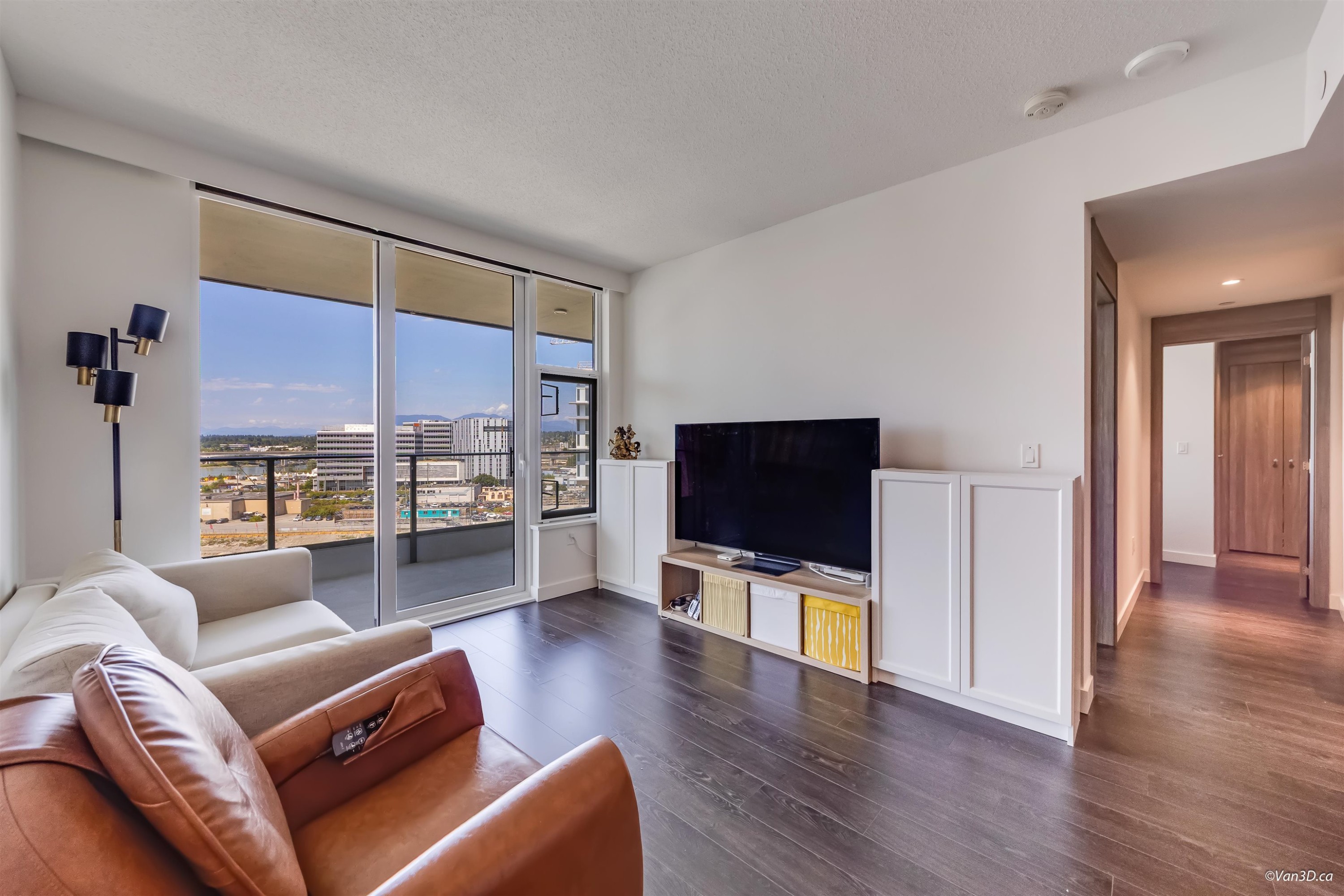 1096-8671 Hazelbridge Way, Richmond, BC - Indoor Photo Showing Living Room