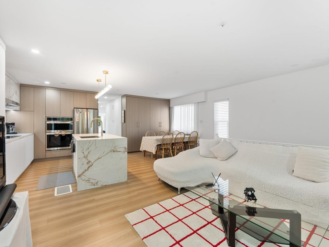 310 16Th Avenue E, Vancouver, BC - Indoor
