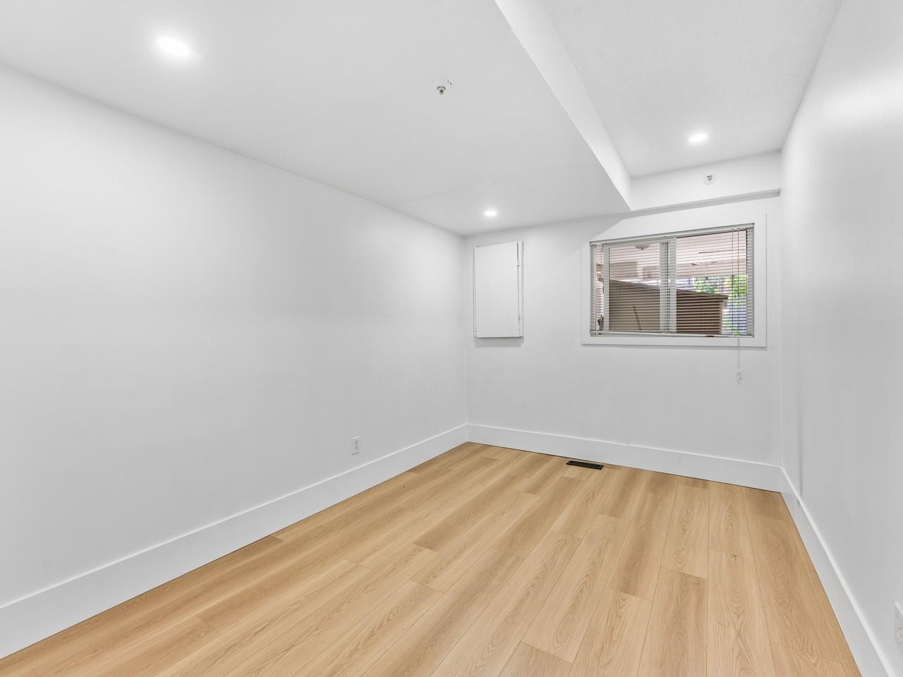 310 16Th Avenue E, Vancouver, BC - Indoor Photo Showing Other Room