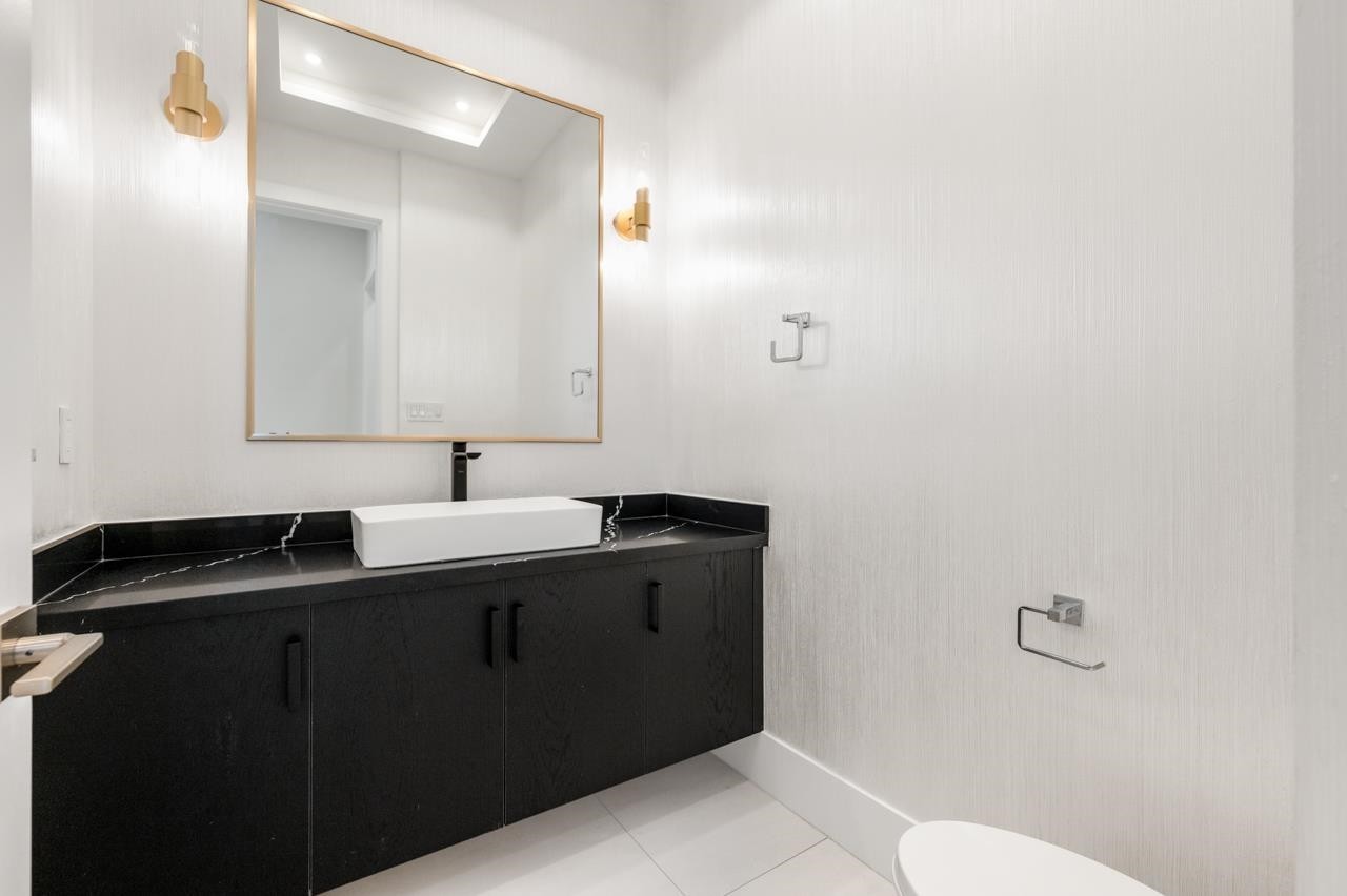 6591 Goldsmith Drive, Richmond, BC - Indoor Photo Showing Bathroom