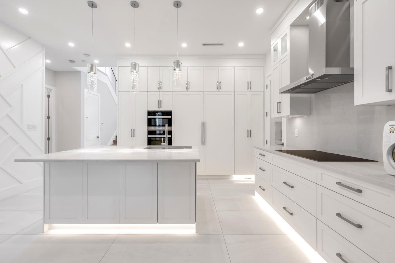 6591 Goldsmith Drive, Richmond, BC - Indoor Photo Showing Kitchen With Upgraded Kitchen