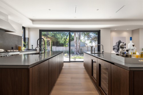 6320 Yeats Crescent, Richmond, BC - Indoor Photo Showing Kitchen With Upgraded Kitchen