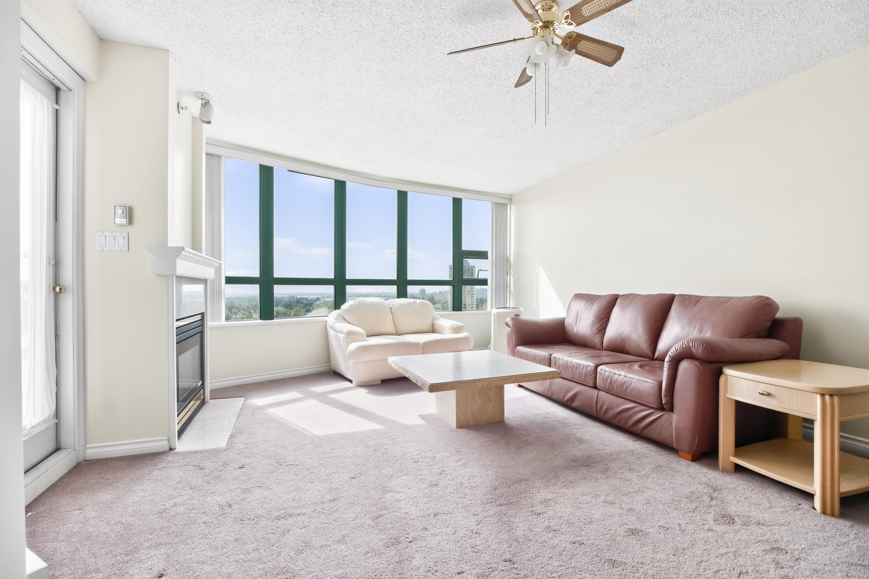 1802-1190 Pipeline Road, Coquitlam, BC - Indoor Photo Showing Living Room