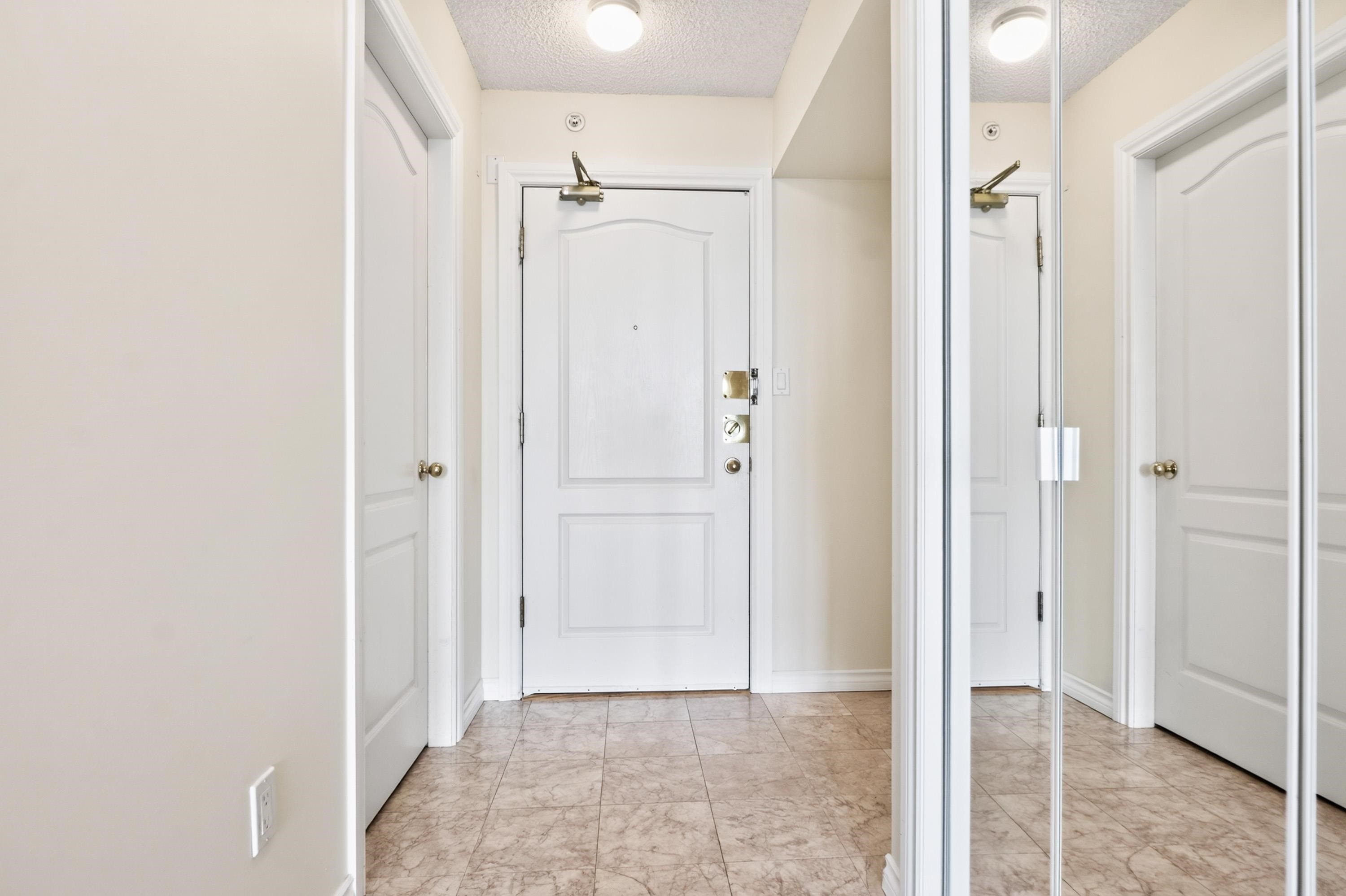 1802-1190 Pipeline Road, Coquitlam, BC - Indoor Photo Showing Other Room