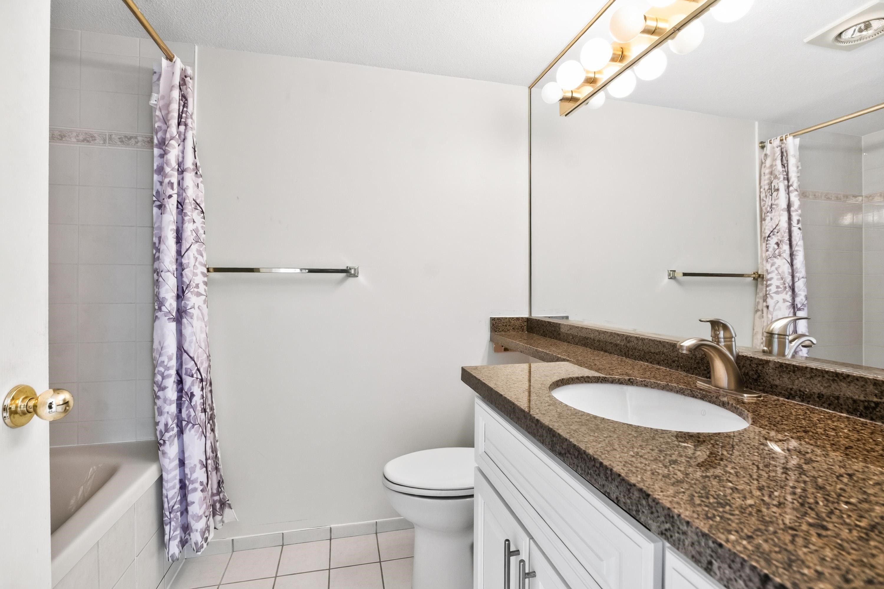 1802-1190 Pipeline Road, Coquitlam, BC - Indoor Photo Showing Bathroom