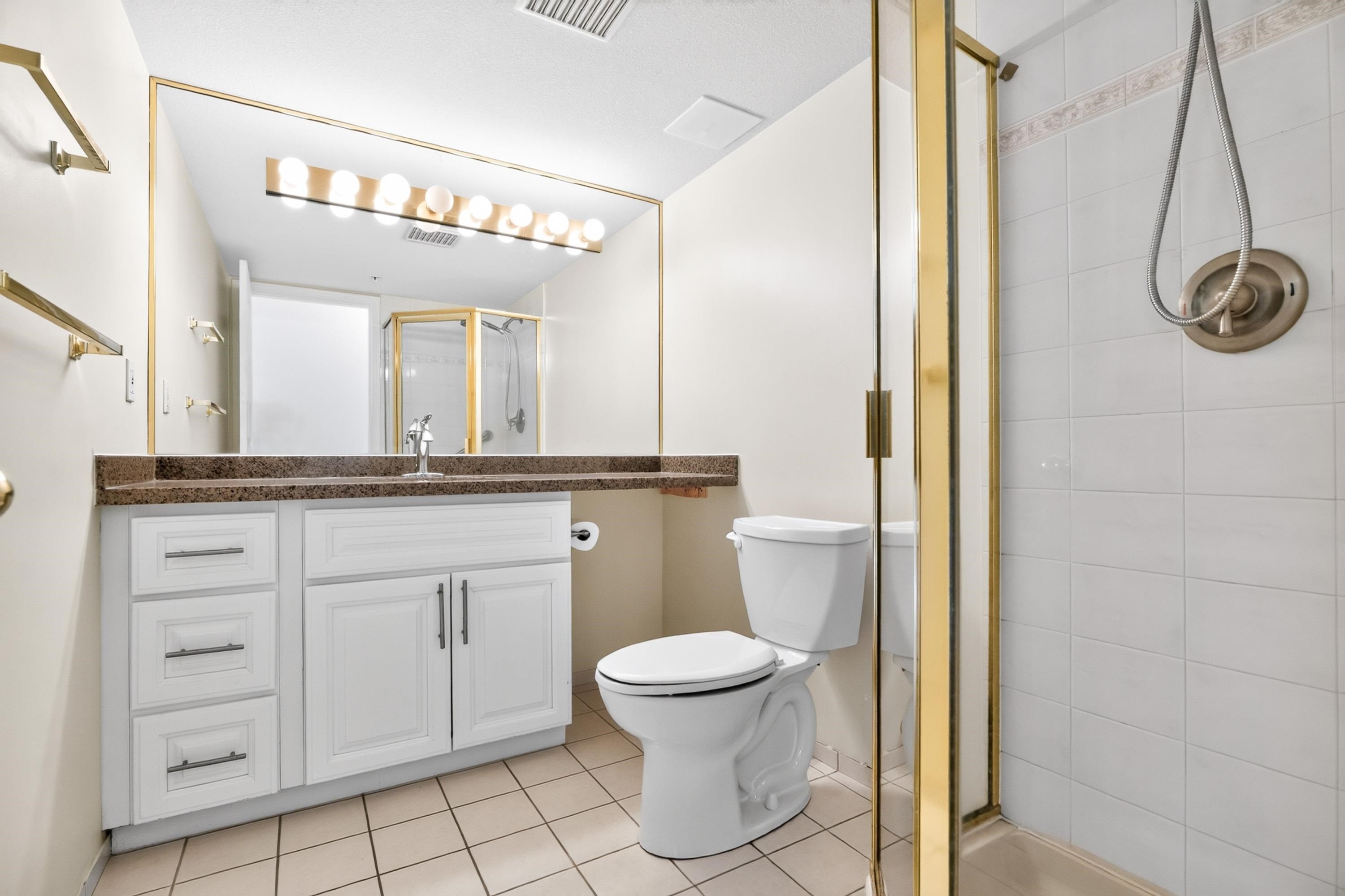 1802-1190 Pipeline Road, Coquitlam, BC - Indoor Photo Showing Bathroom