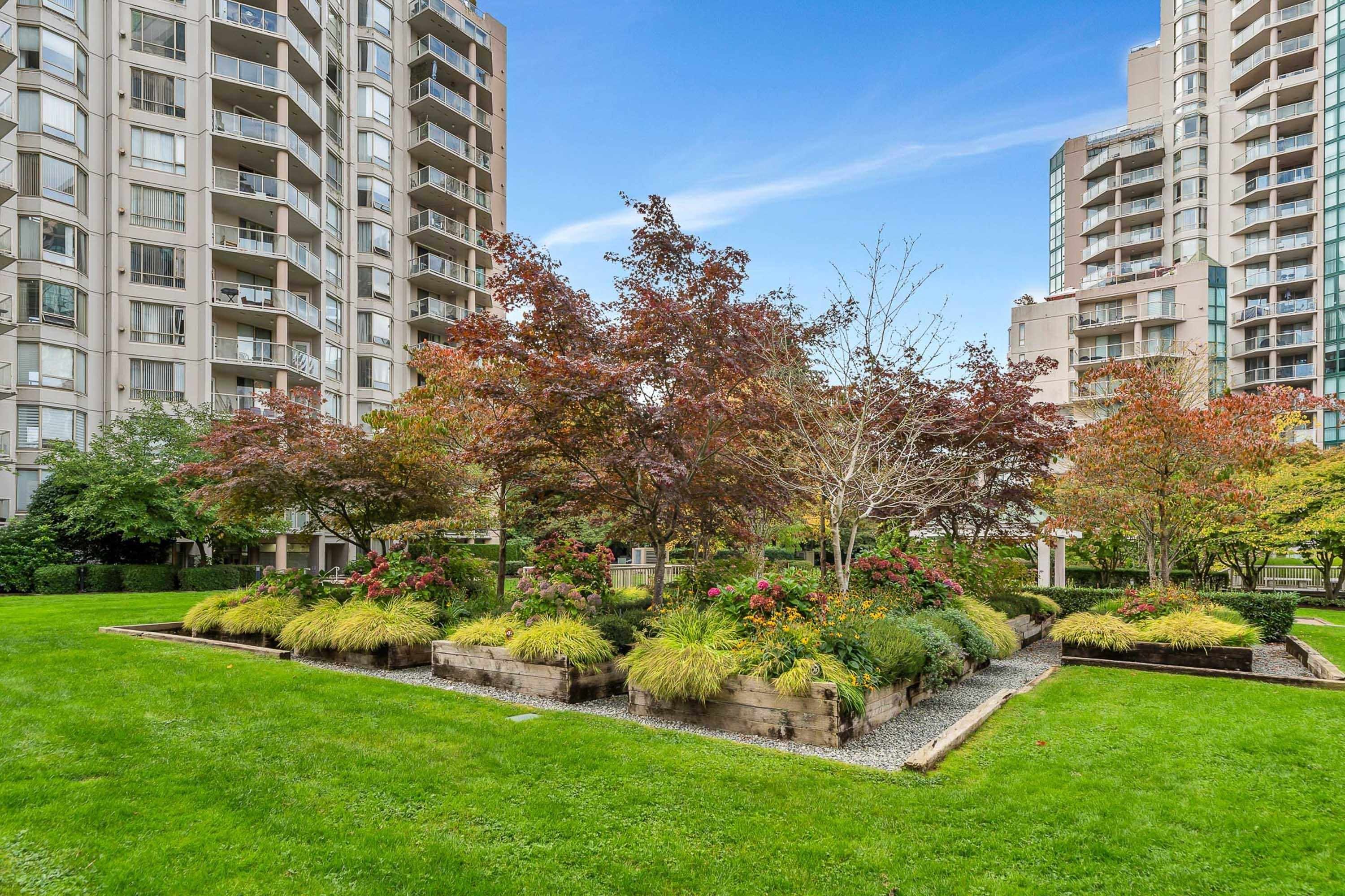 1802-1190 Pipeline Road, Coquitlam, BC - Outdoor With Facade