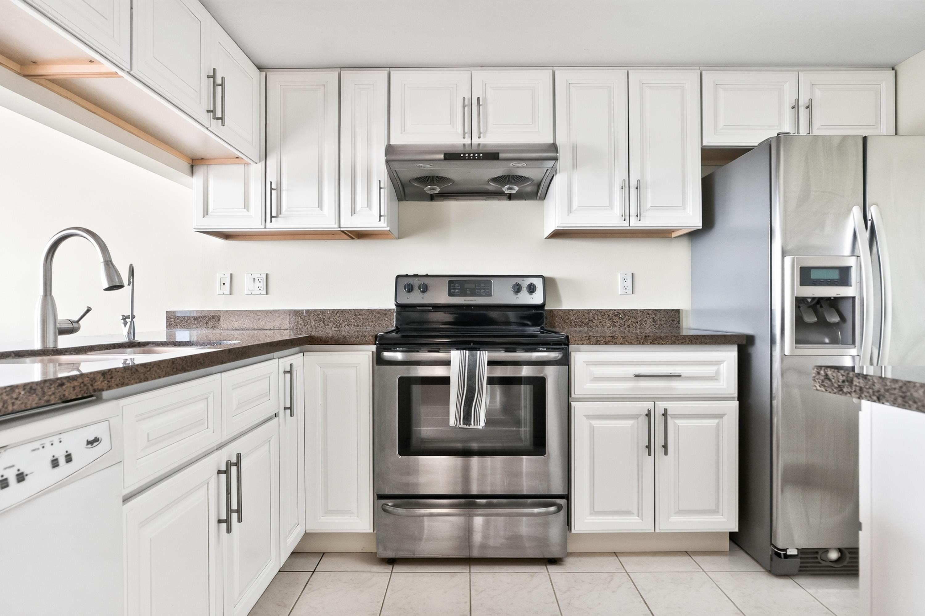 1802-1190 Pipeline Road, Coquitlam, BC - Indoor Photo Showing Kitchen With Upgraded Kitchen