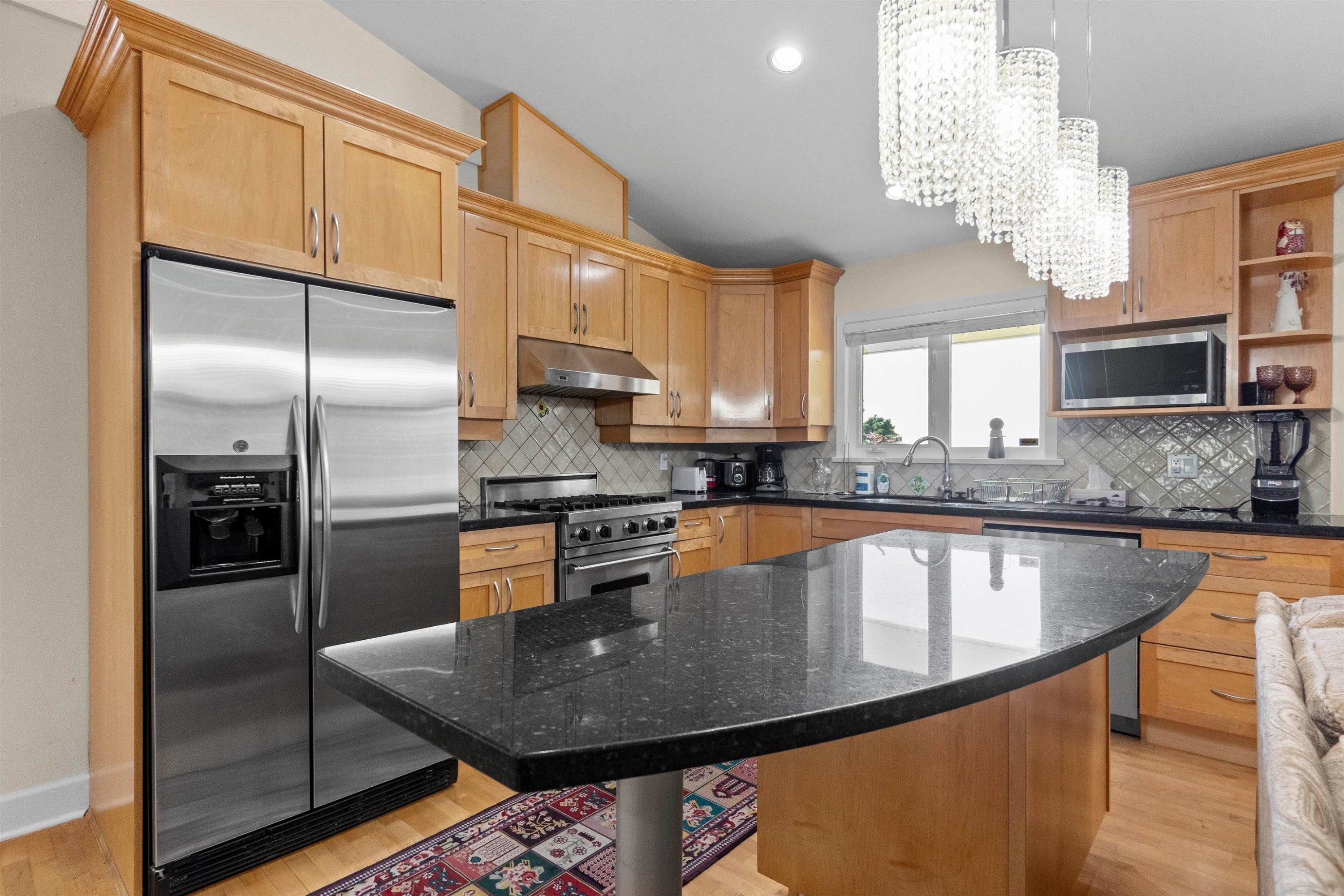 875 Greenwood Road, West Vancouver, BC - Indoor Photo Showing Kitchen With Upgraded Kitchen