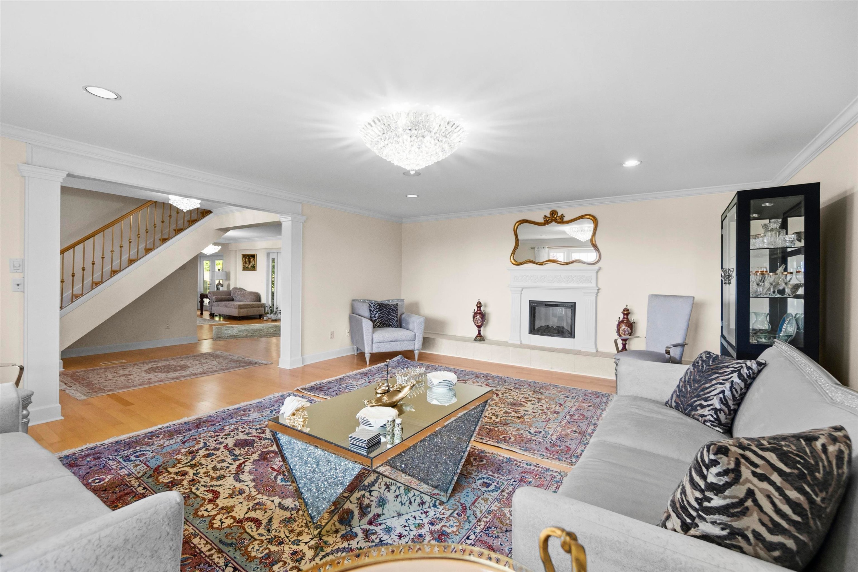 875 Greenwood Road, West Vancouver, BC - Indoor Photo Showing Living Room With Fireplace