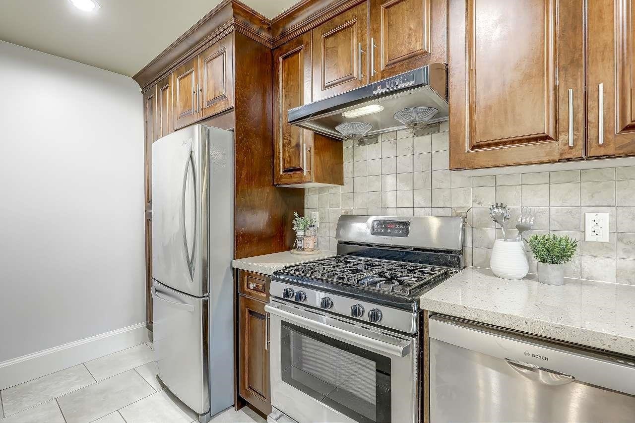 8151 Dalemore Road, Richmond, BC - Indoor Photo Showing Kitchen