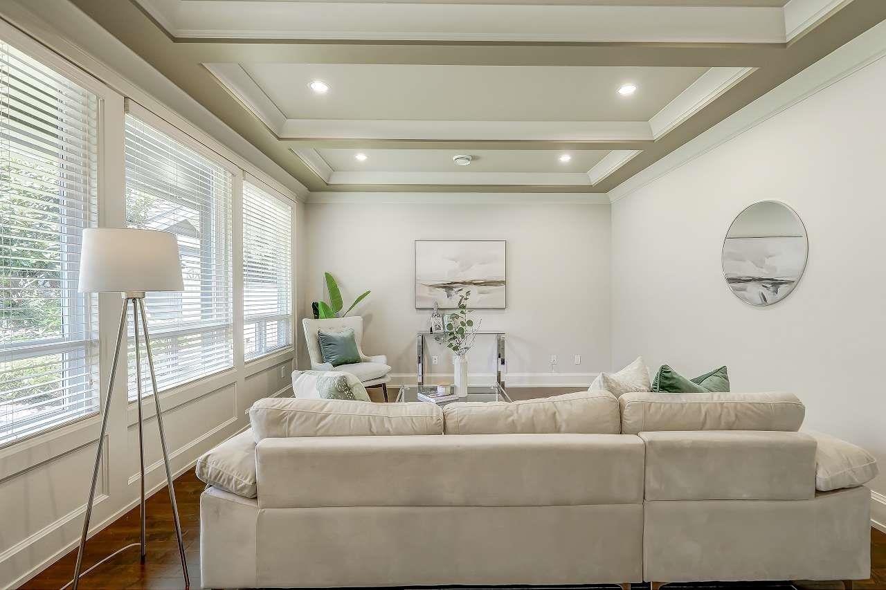 8151 Dalemore Road, Richmond, BC - Indoor Photo Showing Living Room