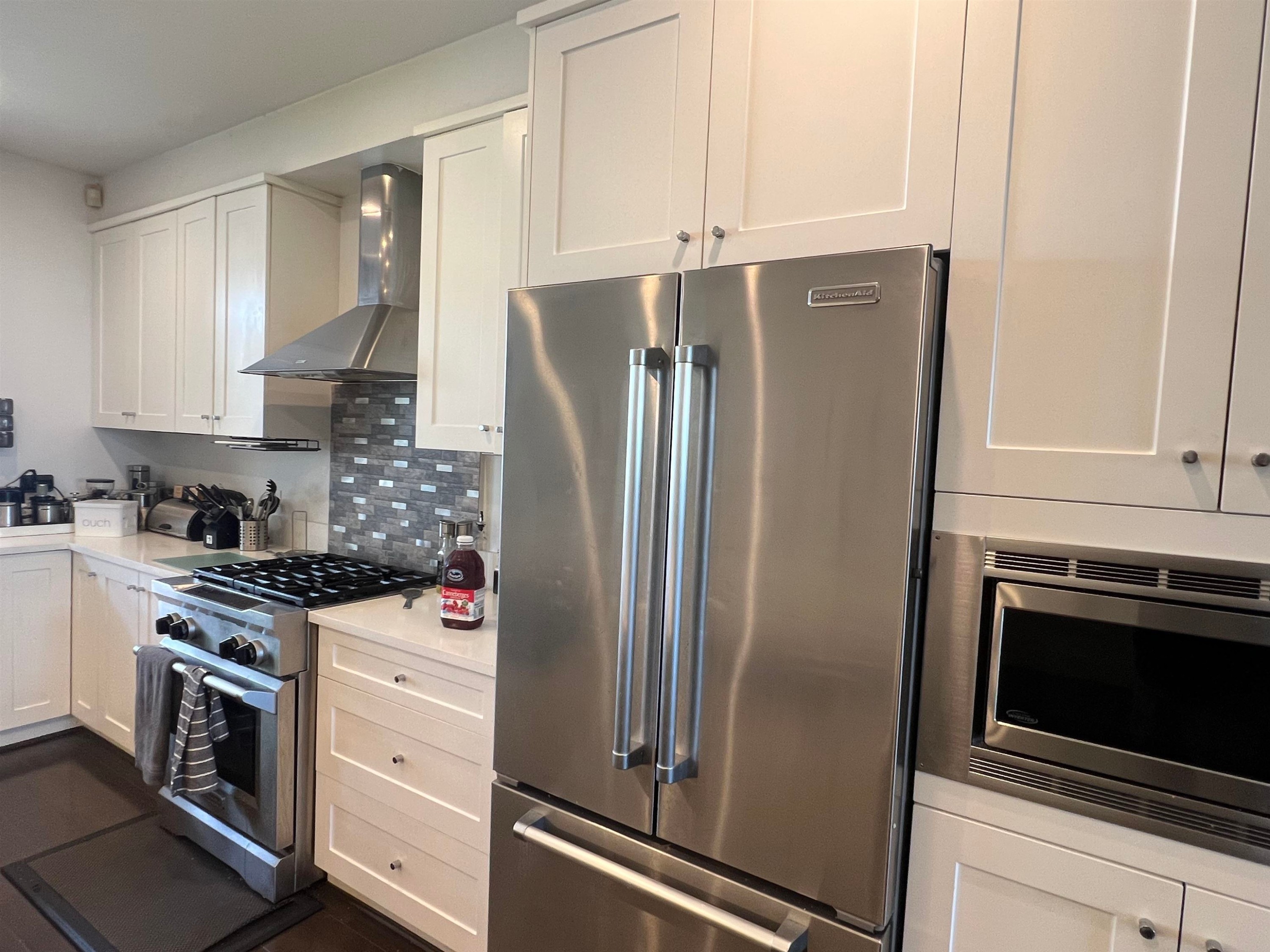 3497 David Avenue, Coquitlam, BC - Indoor Photo Showing Kitchen With Upgraded Kitchen