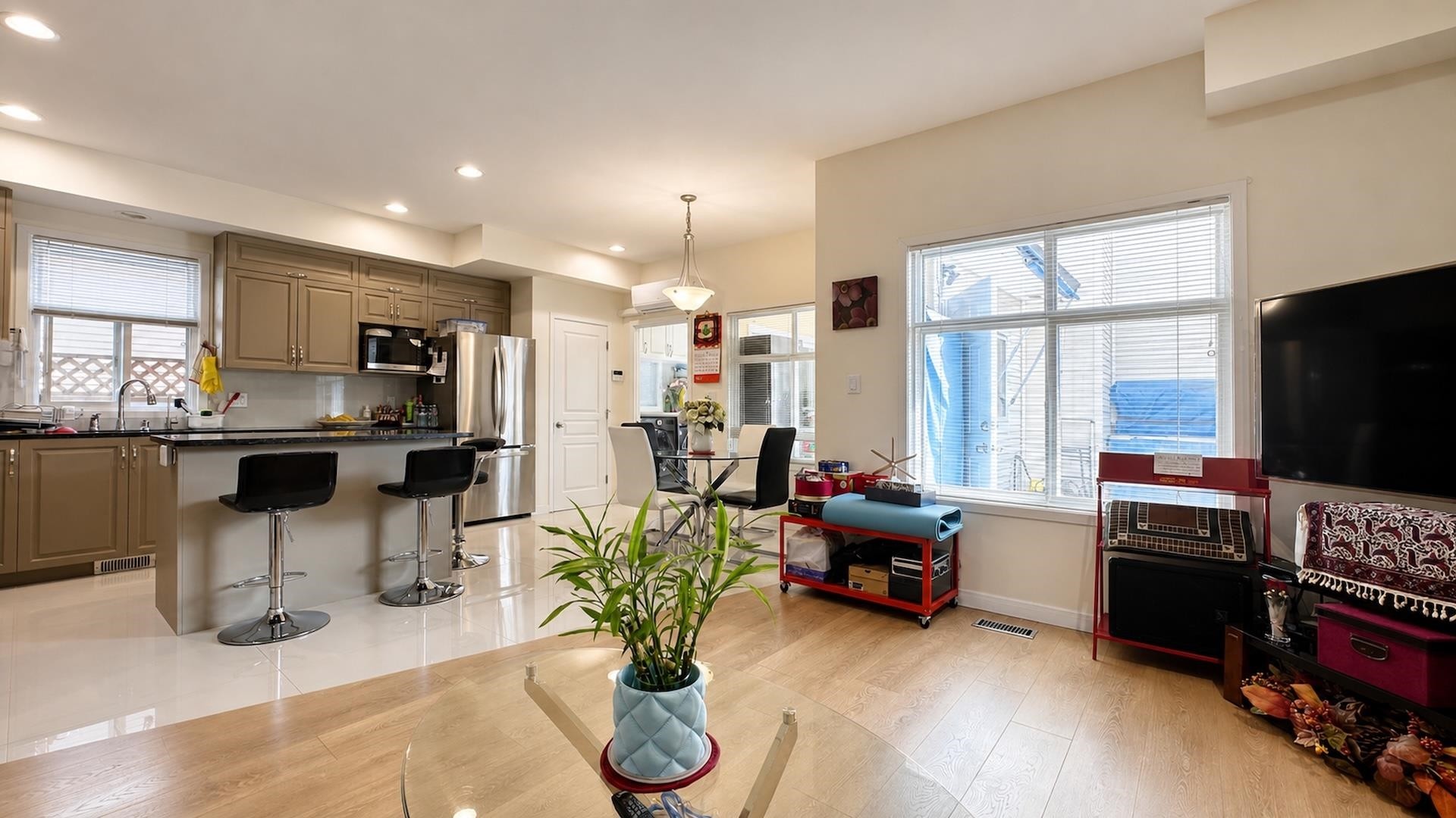 10520 Odlin Road, Richmond, BC - Indoor Photo Showing Other Room