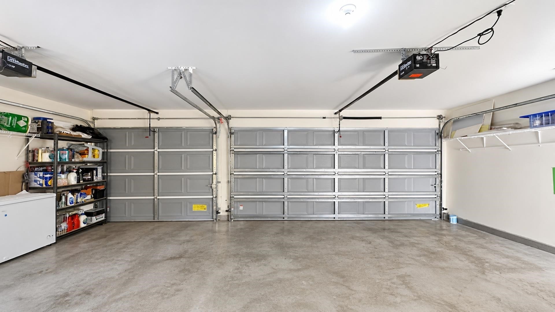 10520 Odlin Road, Richmond, BC - Indoor Photo Showing Garage