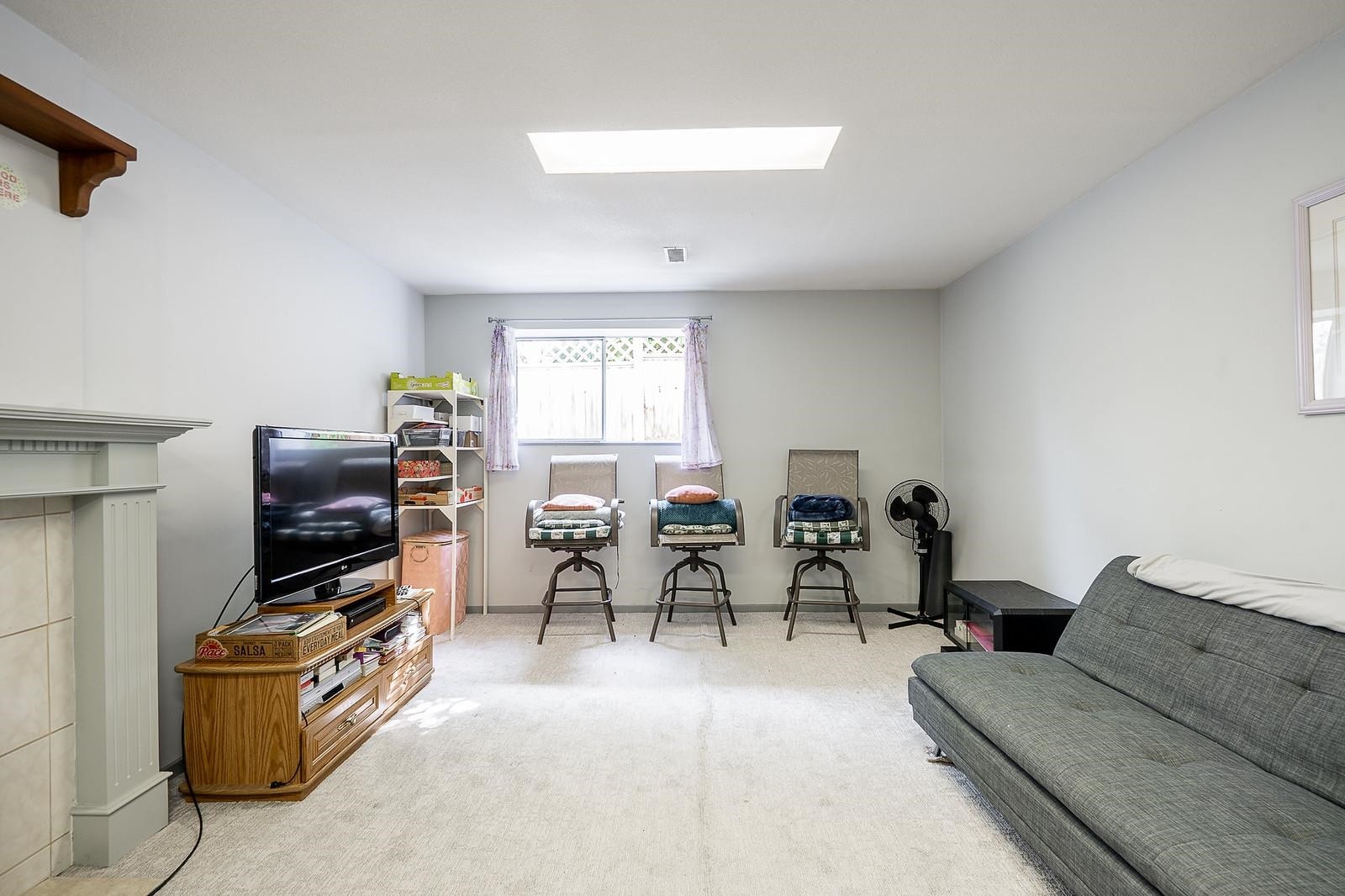 240 Eighth Avenue E, New Westminster, BC - Indoor