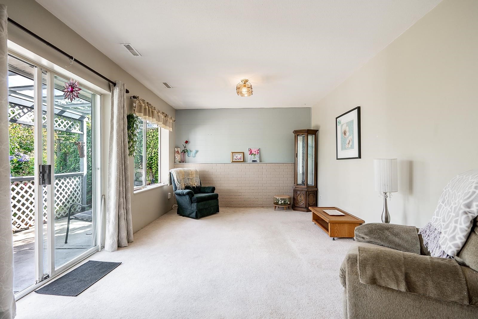 240 Eighth Avenue E, New Westminster, BC - Indoor