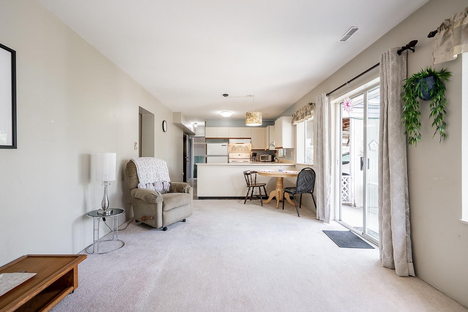240 Eighth Avenue E, New Westminster, BC - Indoor