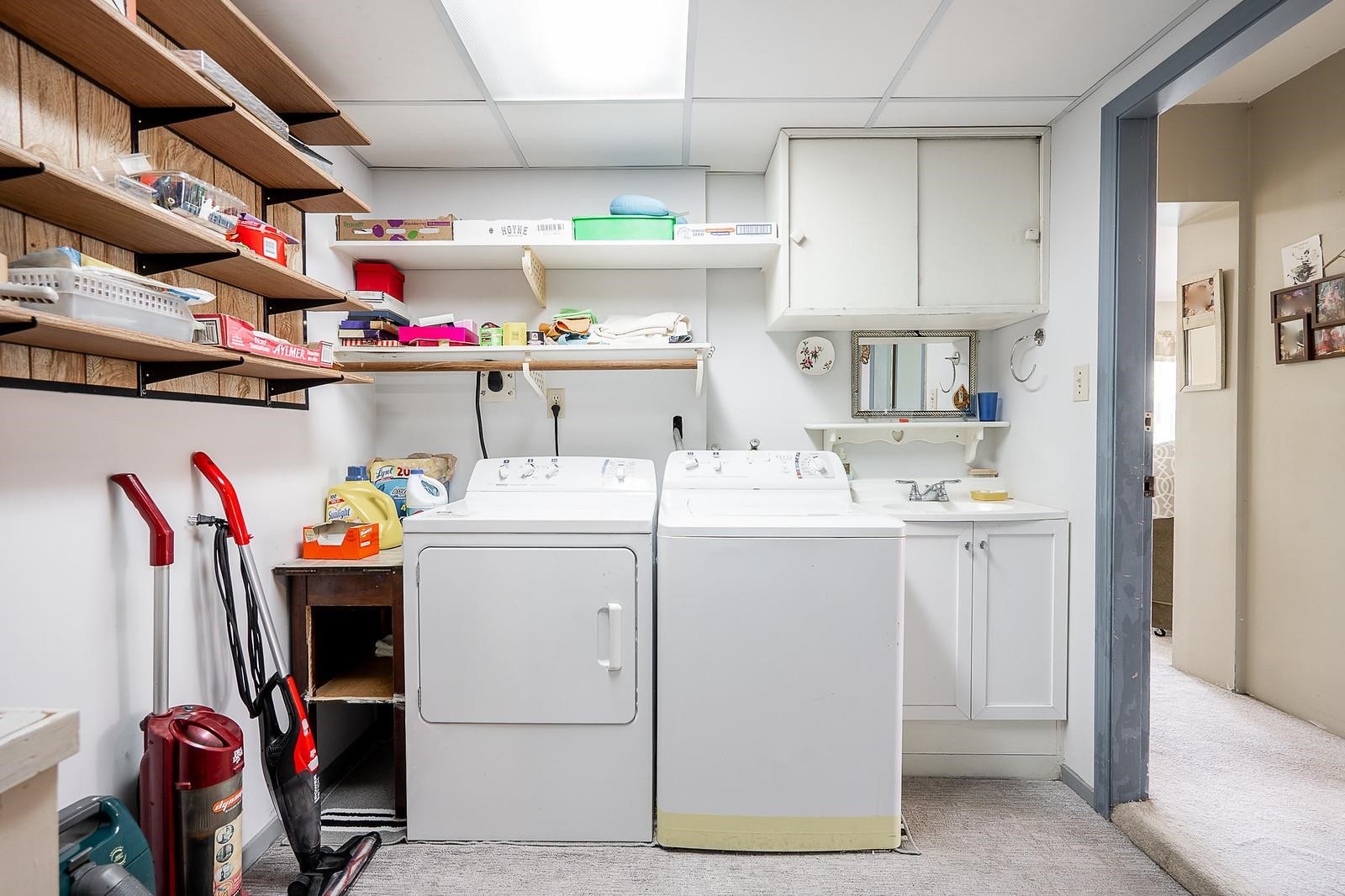 240 Eighth Avenue E, New Westminster, BC - Indoor Photo Showing Laundry Room