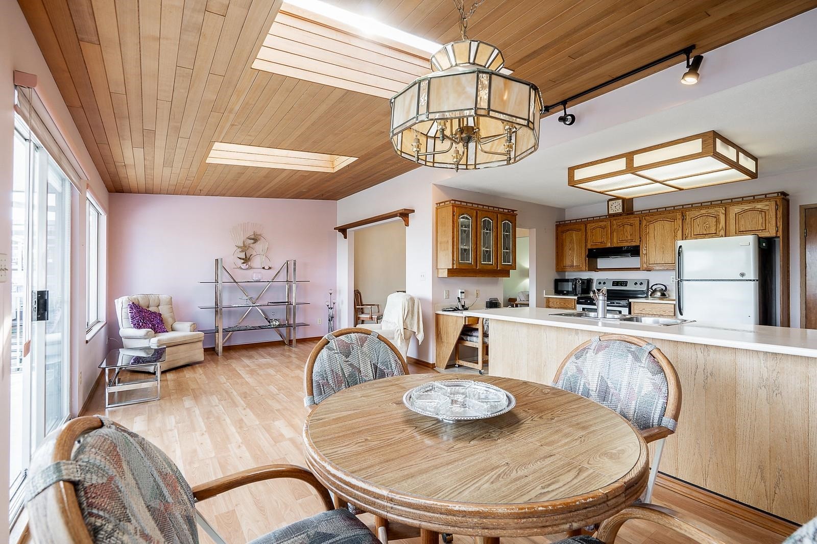 240 Eighth Avenue E, New Westminster, BC - Indoor Photo Showing Dining Room