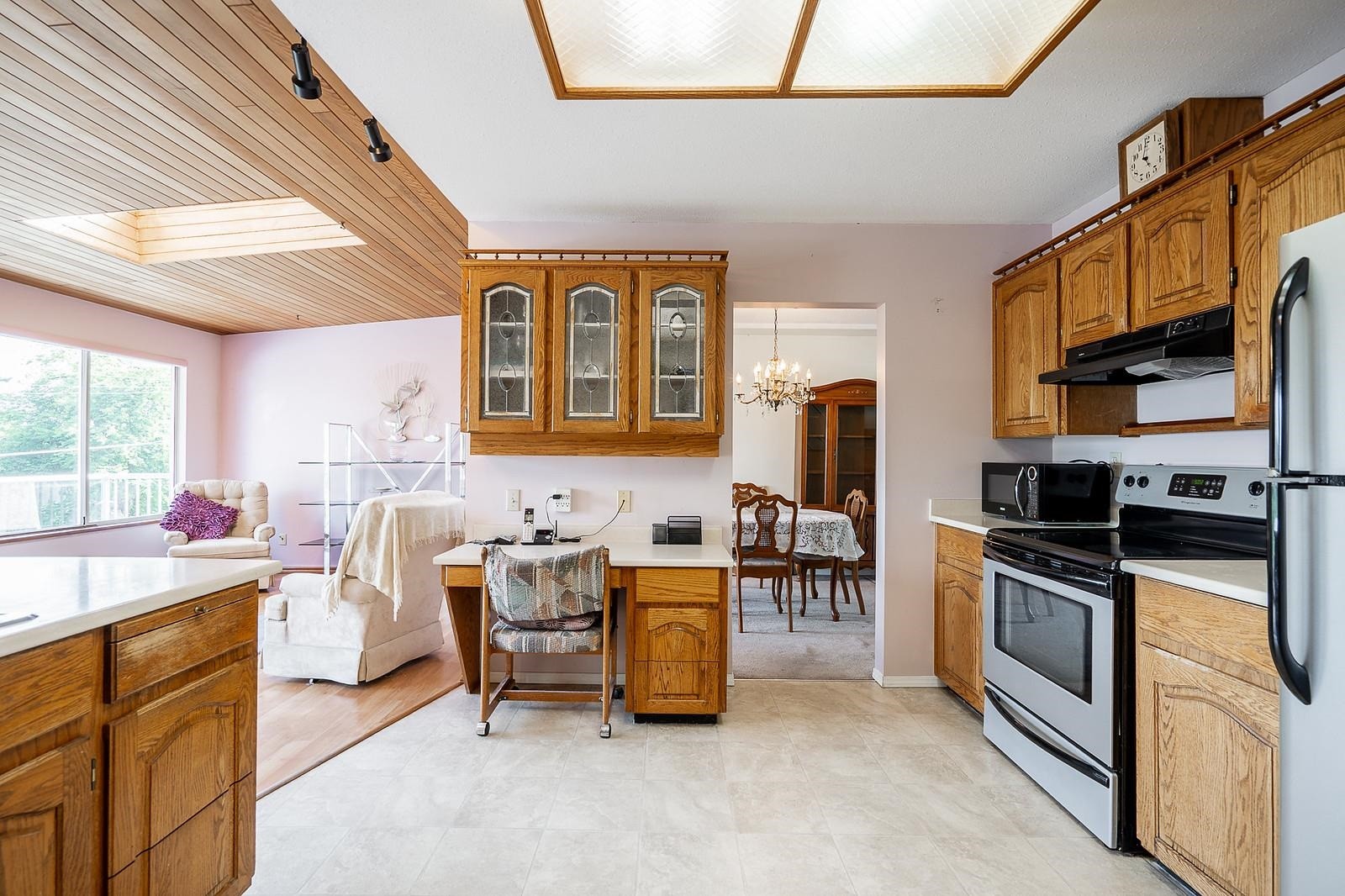 240 Eighth Avenue E, New Westminster, BC - Indoor Photo Showing Kitchen
