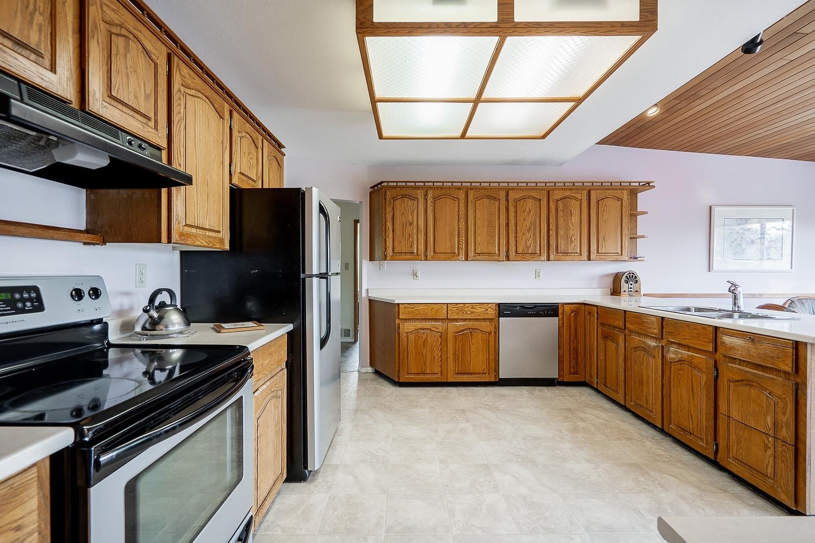 240 Eighth Avenue E, New Westminster, BC - Indoor Photo Showing Kitchen With Double Sink