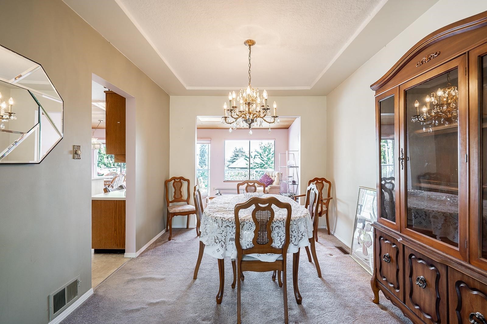 240 Eighth Avenue E, New Westminster, BC - Indoor Photo Showing Dining Room