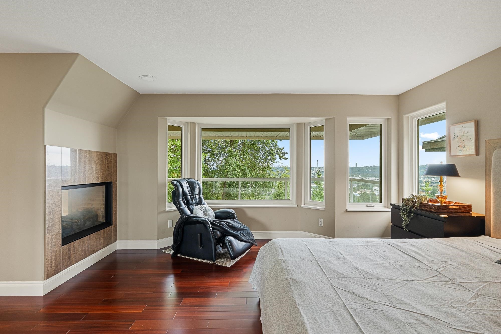 2264 Sorrento Drive, Coquitlam, BC - Indoor Photo Showing Bedroom