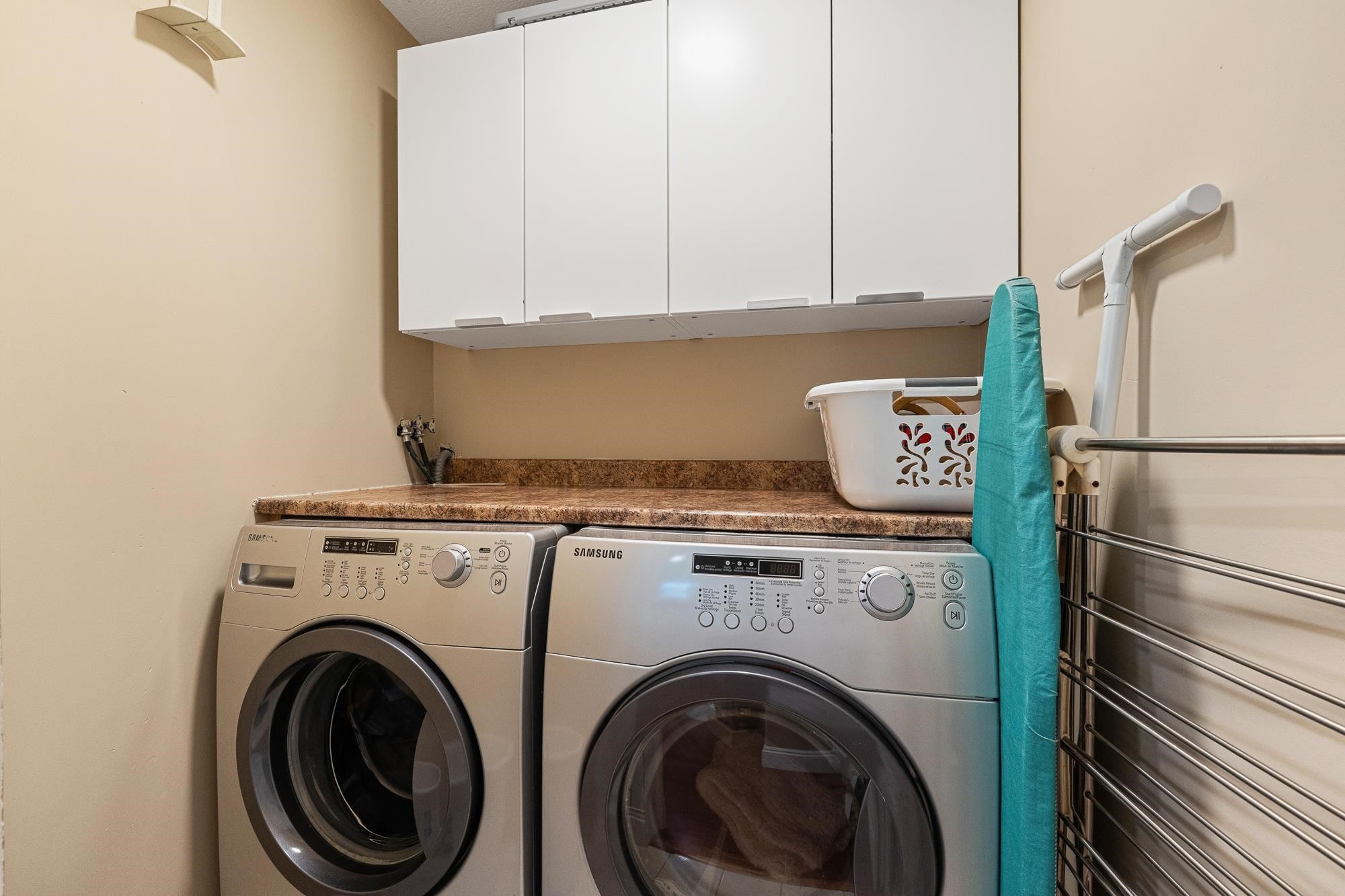 2264 Sorrento Drive, Coquitlam, BC - Indoor Photo Showing Laundry Room