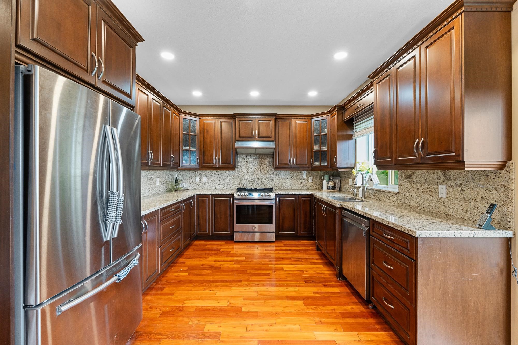 2264 Sorrento Drive, Coquitlam, BC - Indoor Photo Showing Kitchen
